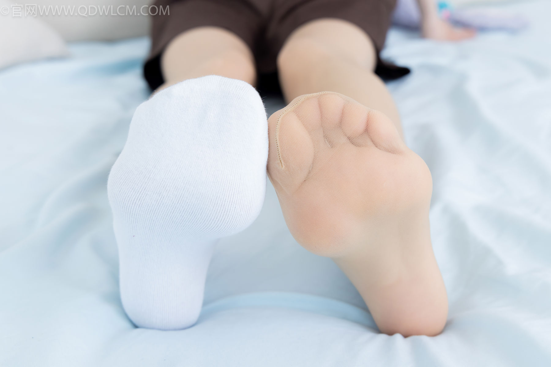 物恋传媒 No.2483 茯苓 - 帆布鞋、白棉袜、薄肉丝/(171P)