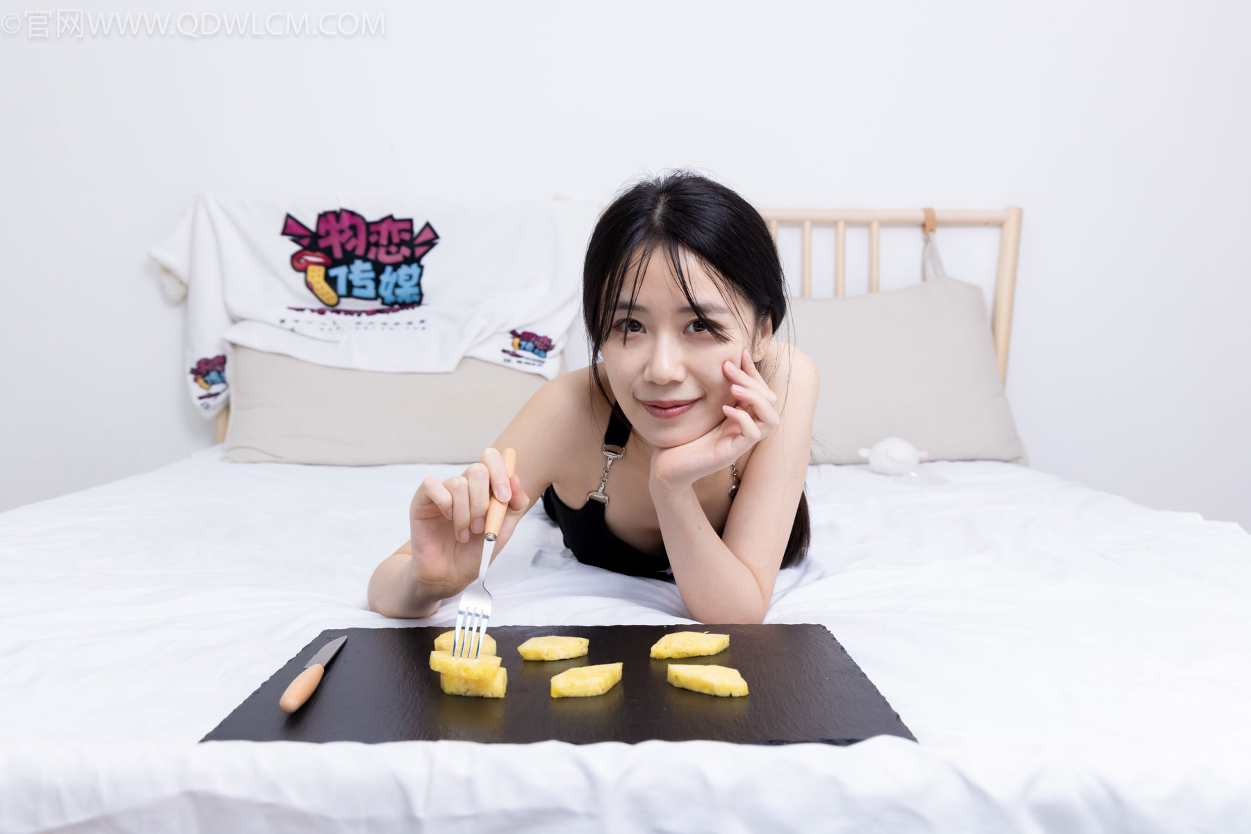 物恋传媒 No.2486 菜菜 - 高跟鞋、厚黑丝、裸足/(284P)