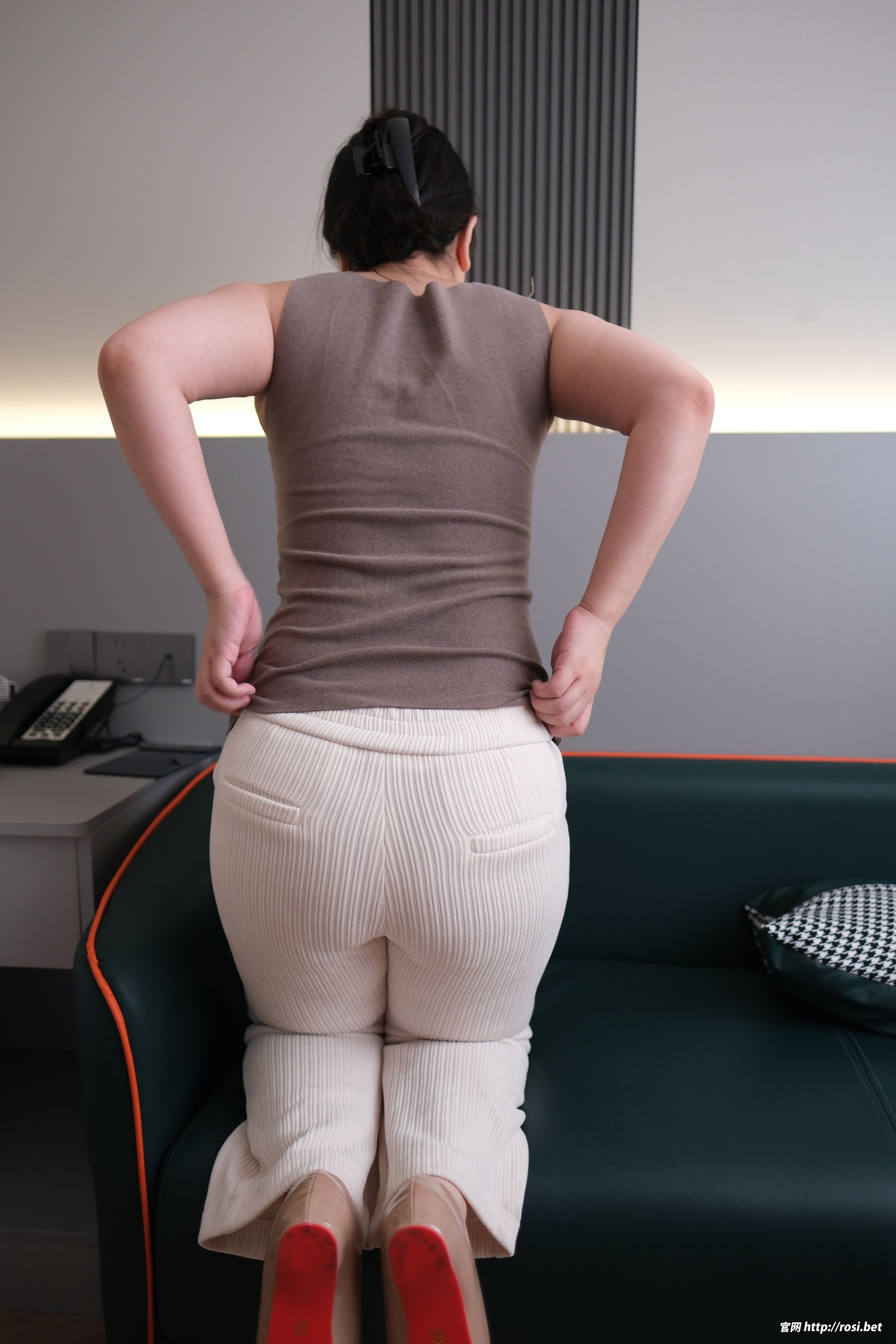 [ROSI写真] 2025.12.13 NO.5122/(69P)