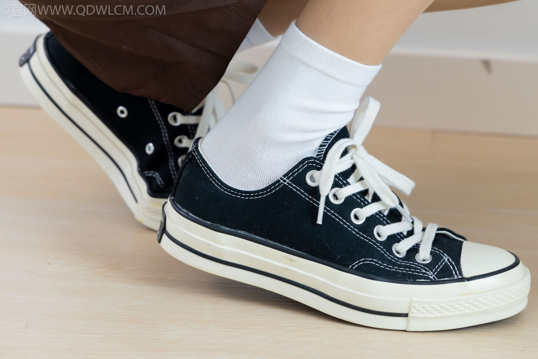 物恋传媒 No.2483 茯苓 - 帆布鞋、白棉袜、薄肉丝/(171P)