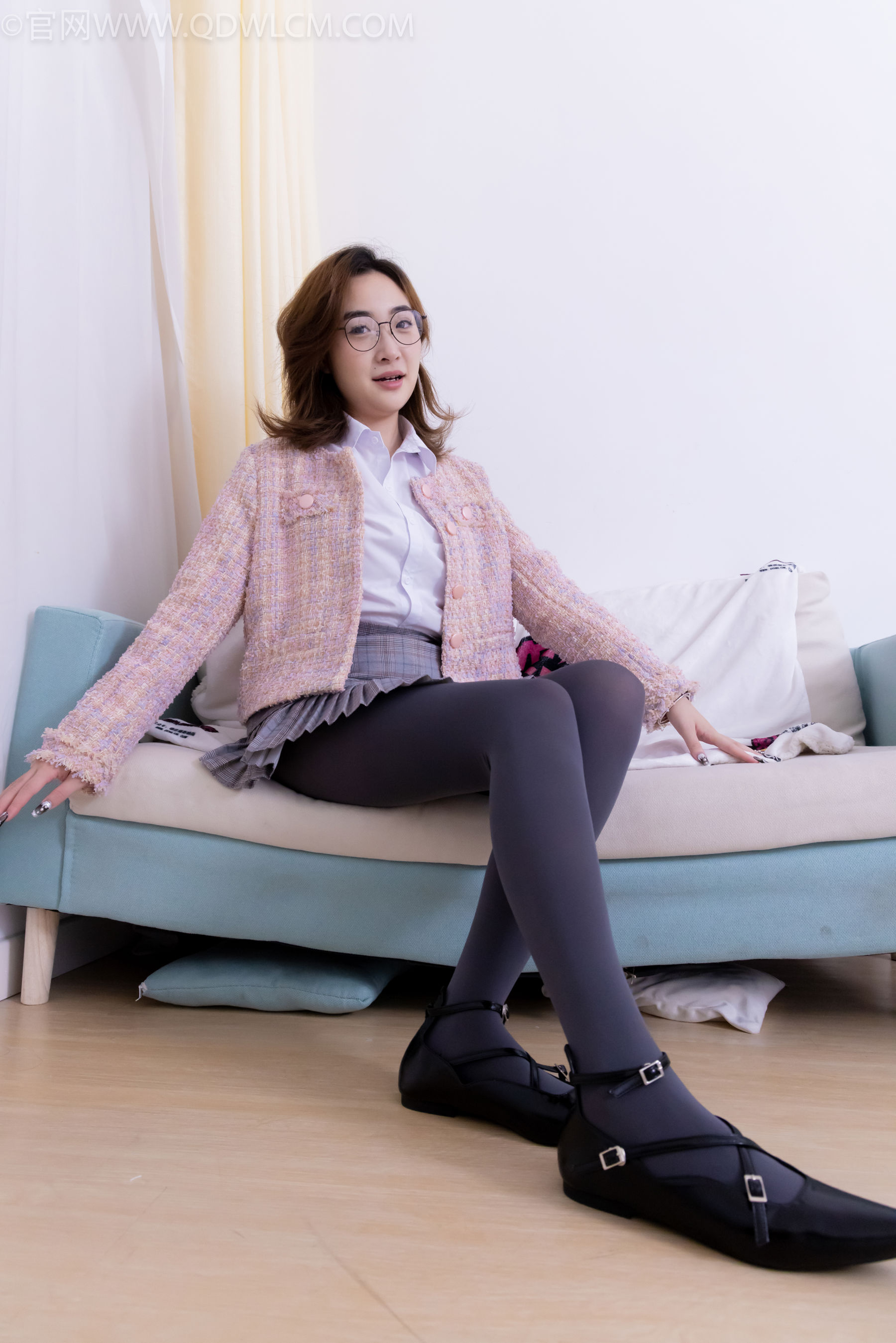 物恋传媒 No.2487 恬恬 - 高跟鞋、厚灰丝、老头乐挠脚剧情/(152P)