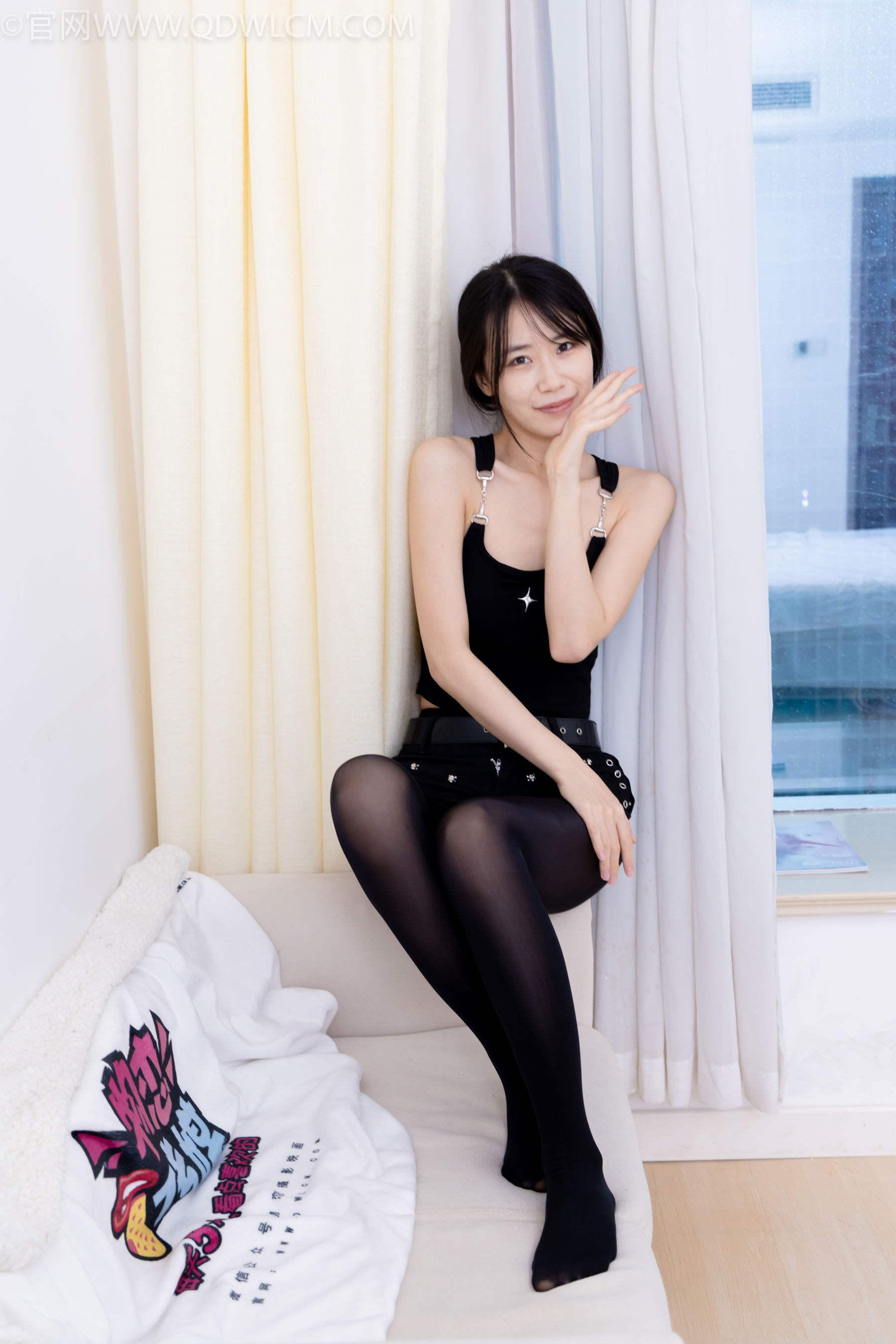 物恋传媒 No.2486 菜菜 - 高跟鞋、厚黑丝、裸足/(284P)