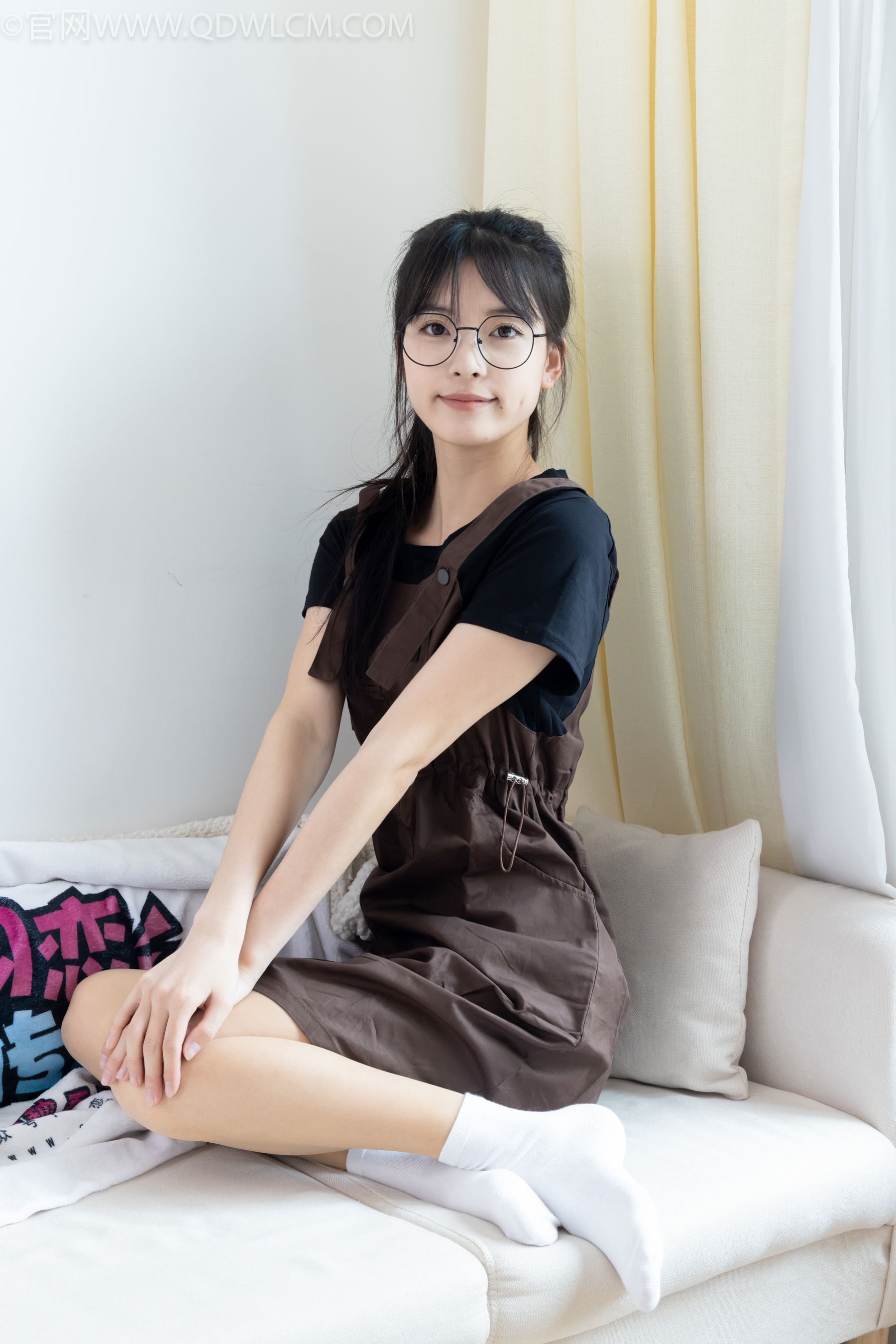 物恋传媒 No.2483 茯苓 - 帆布鞋、白棉袜、薄肉丝/(171P)