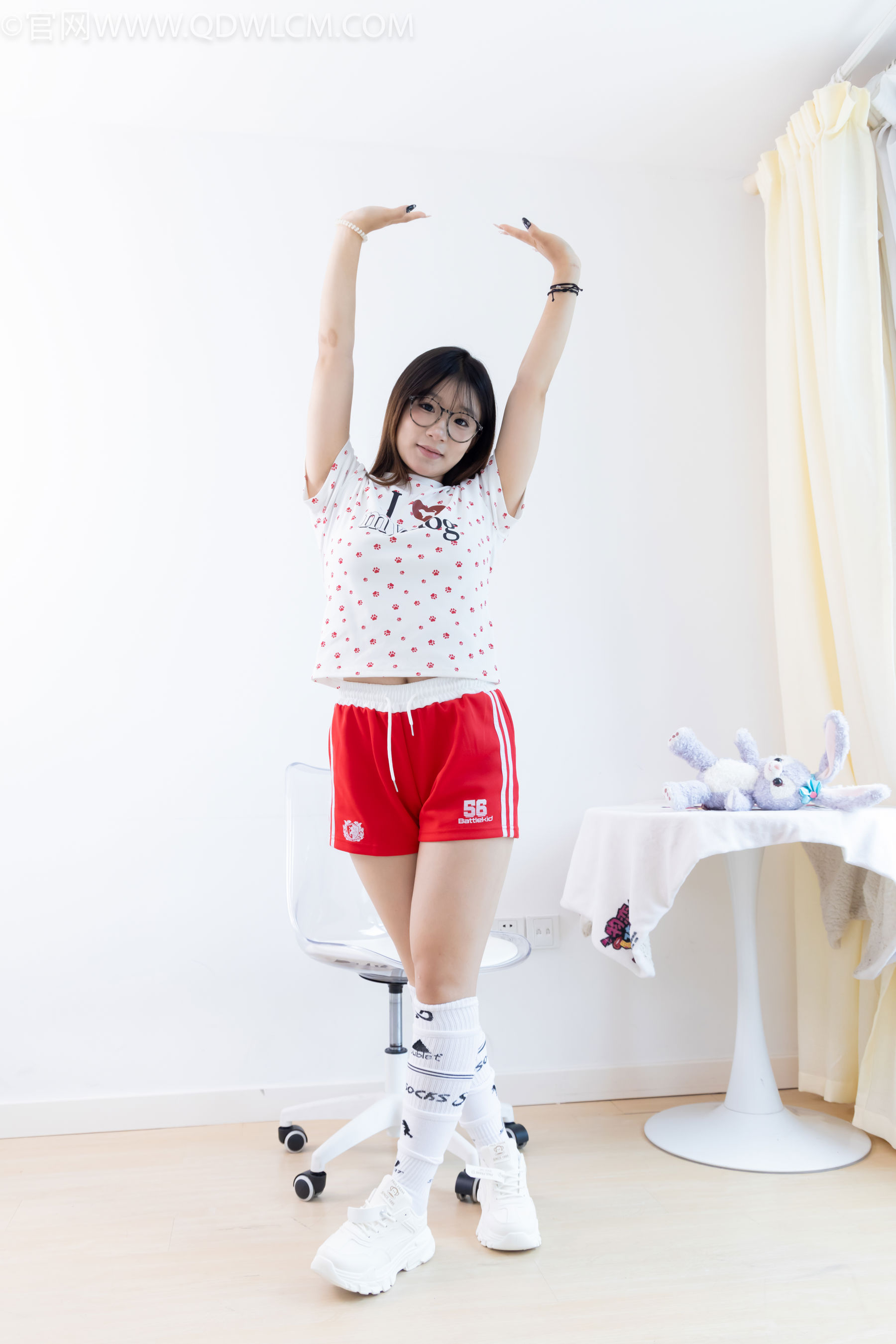 物恋传媒 No.2482 小可 - 运动鞋、白棉袜、裸足/(165P)