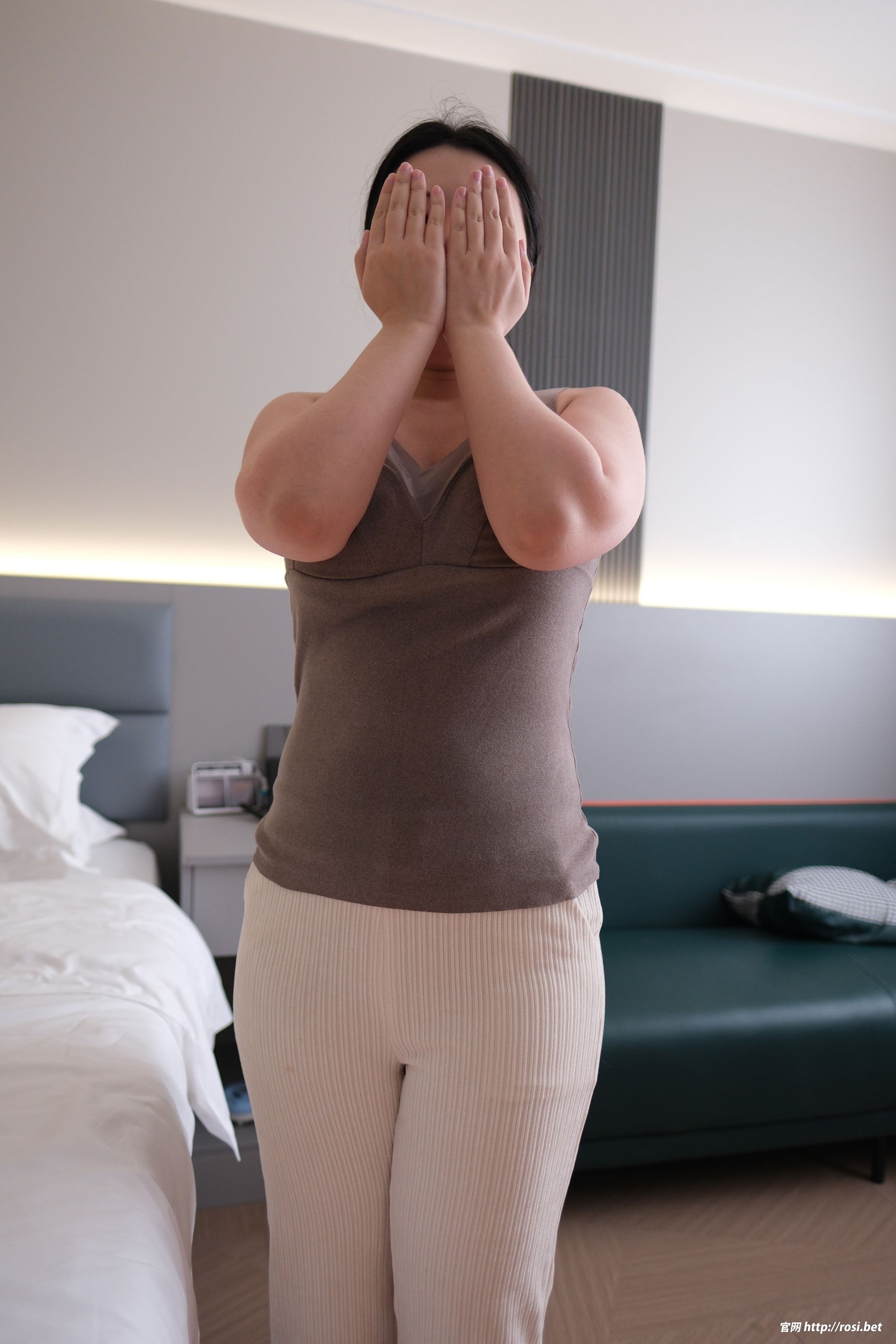 [ROSI写真] 2025.12.13 NO.5122/(69P)