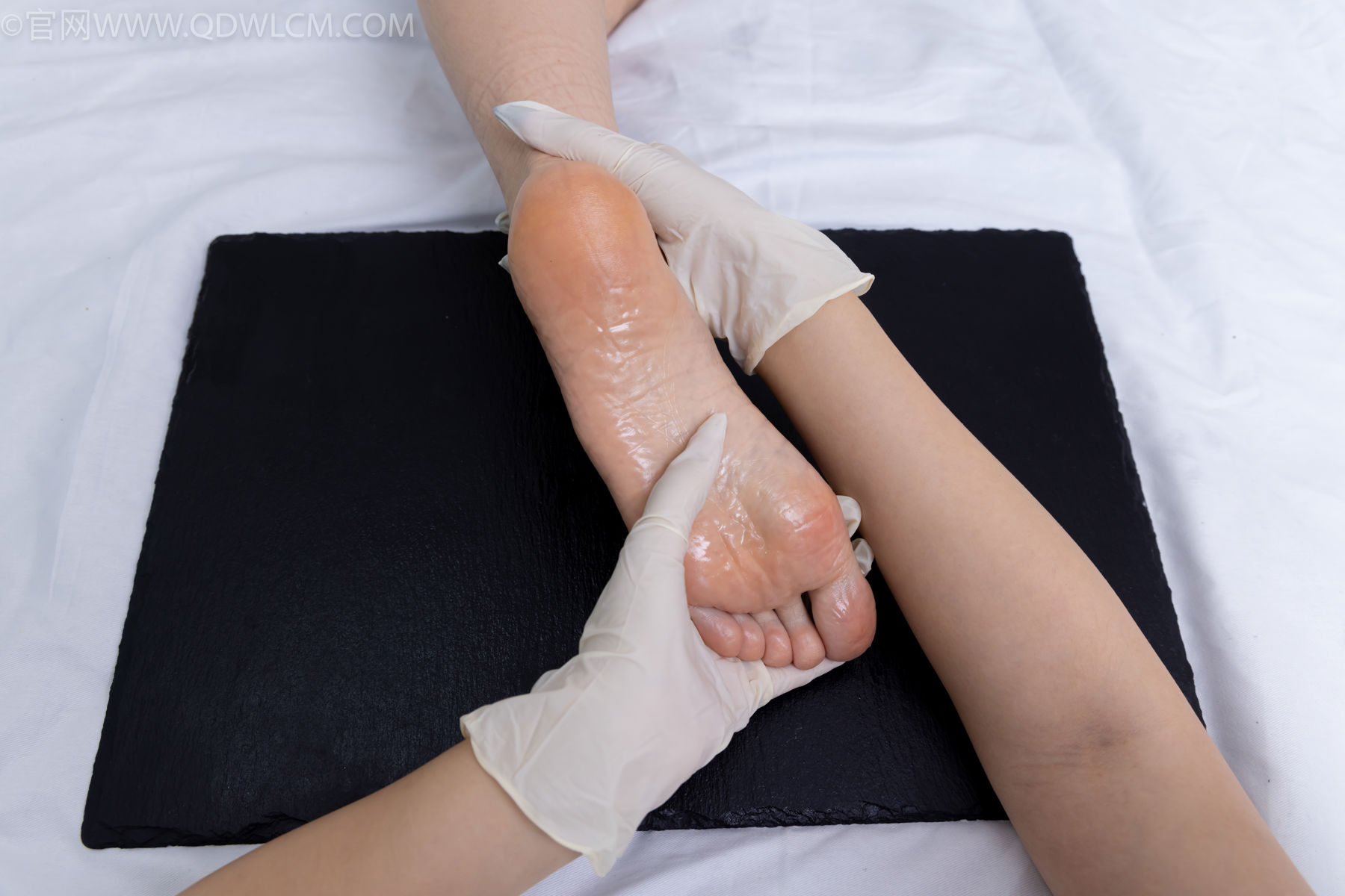 物恋传媒 No.2486 菜菜 - 高跟鞋、厚黑丝、裸足/(284P)