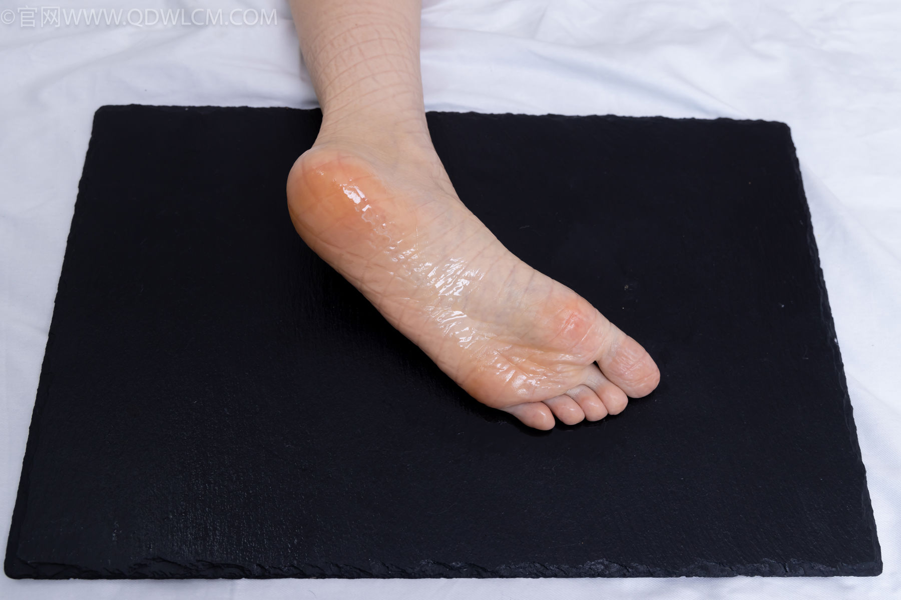 物恋传媒 No.2486 菜菜 - 高跟鞋、厚黑丝、裸足/(284P)