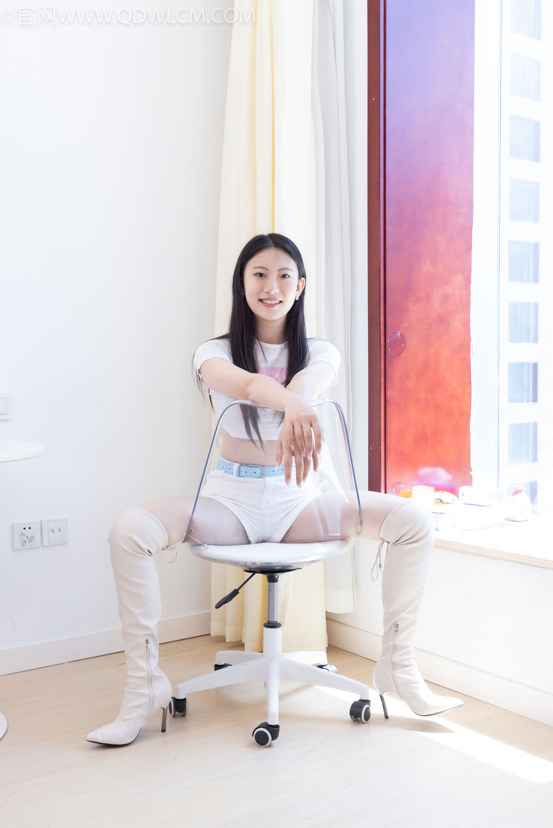 物恋传媒 No.2488 奶糖 - 高跟长靴、白棉袜、裸足/(180P)