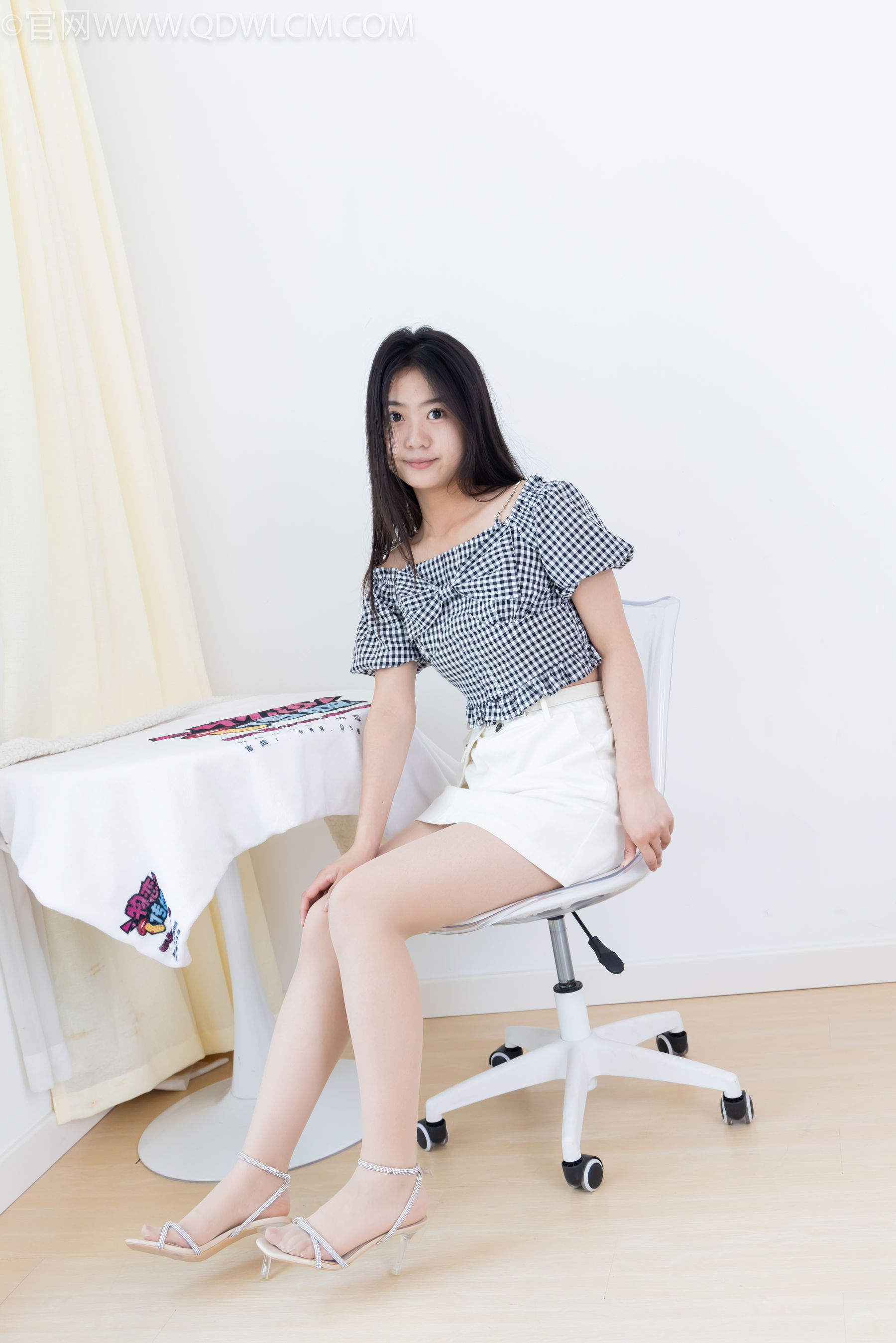 物恋传媒 No.2484 芋头 - 三双高跟凉鞋、薄肉丝、裸足/(151P)