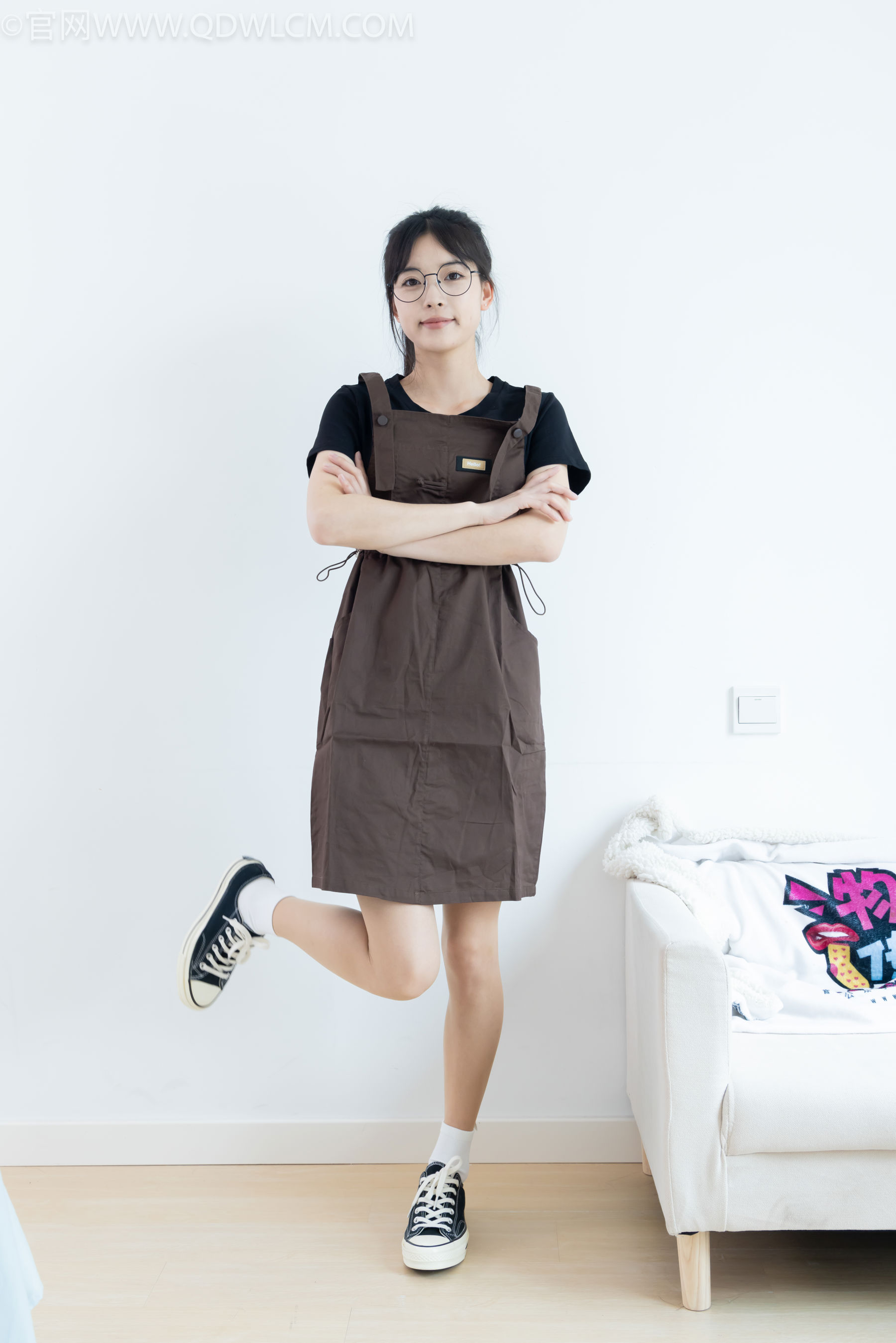 物恋传媒 No.2483 茯苓 - 帆布鞋、白棉袜、薄肉丝/(171P)