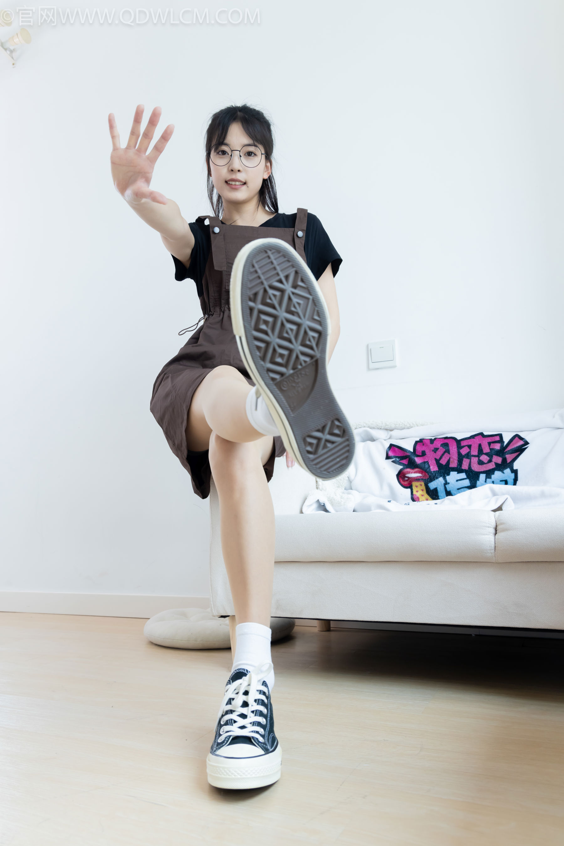 物恋传媒 No.2483 茯苓 - 帆布鞋、白棉袜、薄肉丝/(171P)