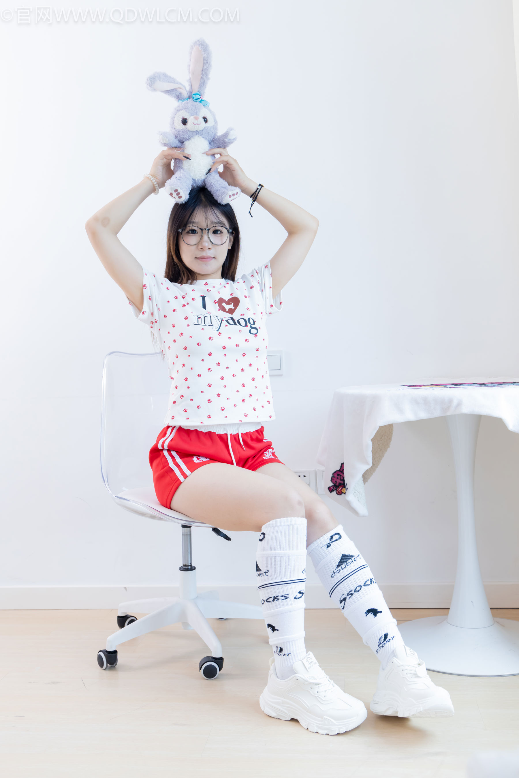 物恋传媒 No.2482 小可 - 运动鞋、白棉袜、裸足/(165P)