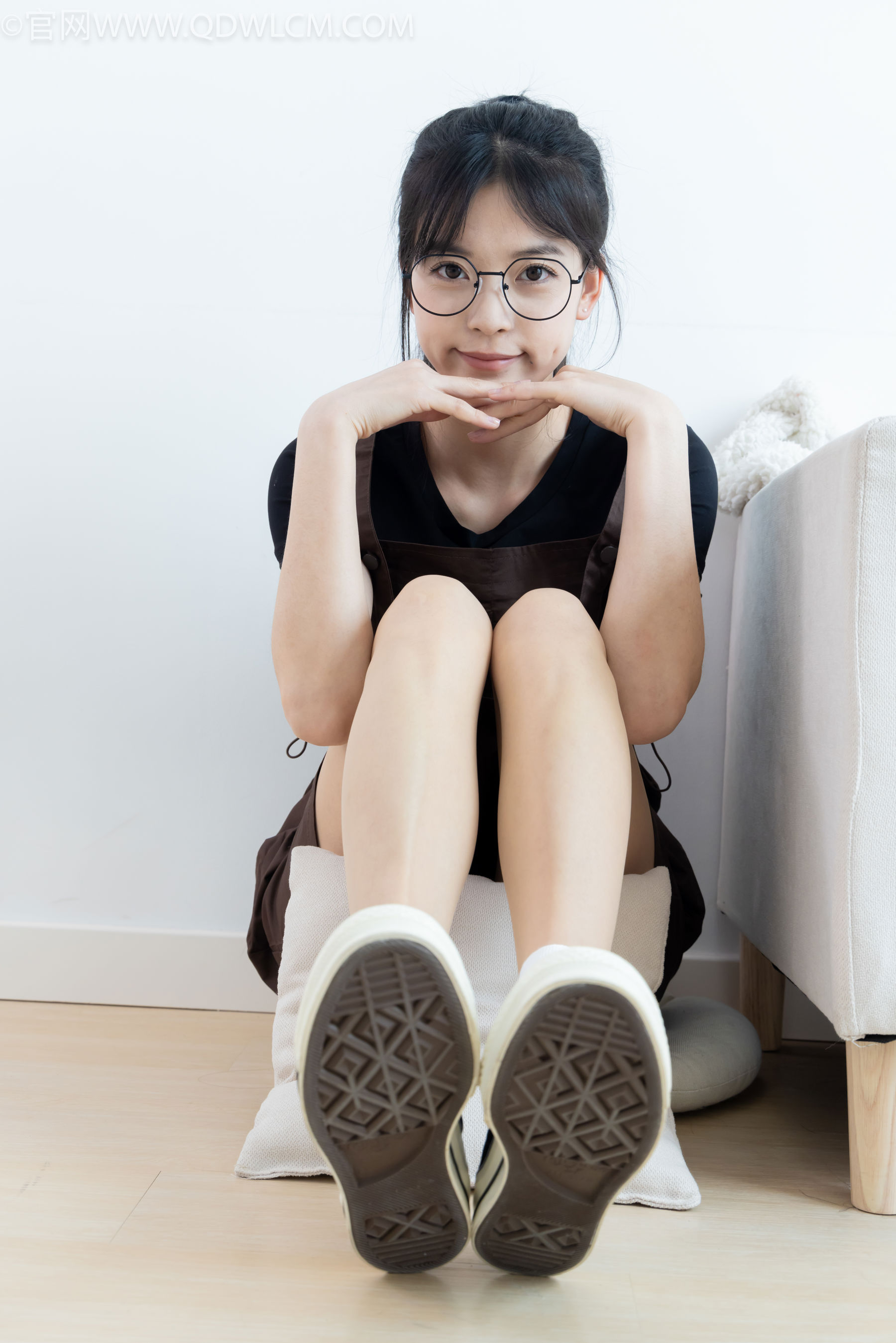 物恋传媒 No.2483 茯苓 - 帆布鞋、白棉袜、薄肉丝/(171P)