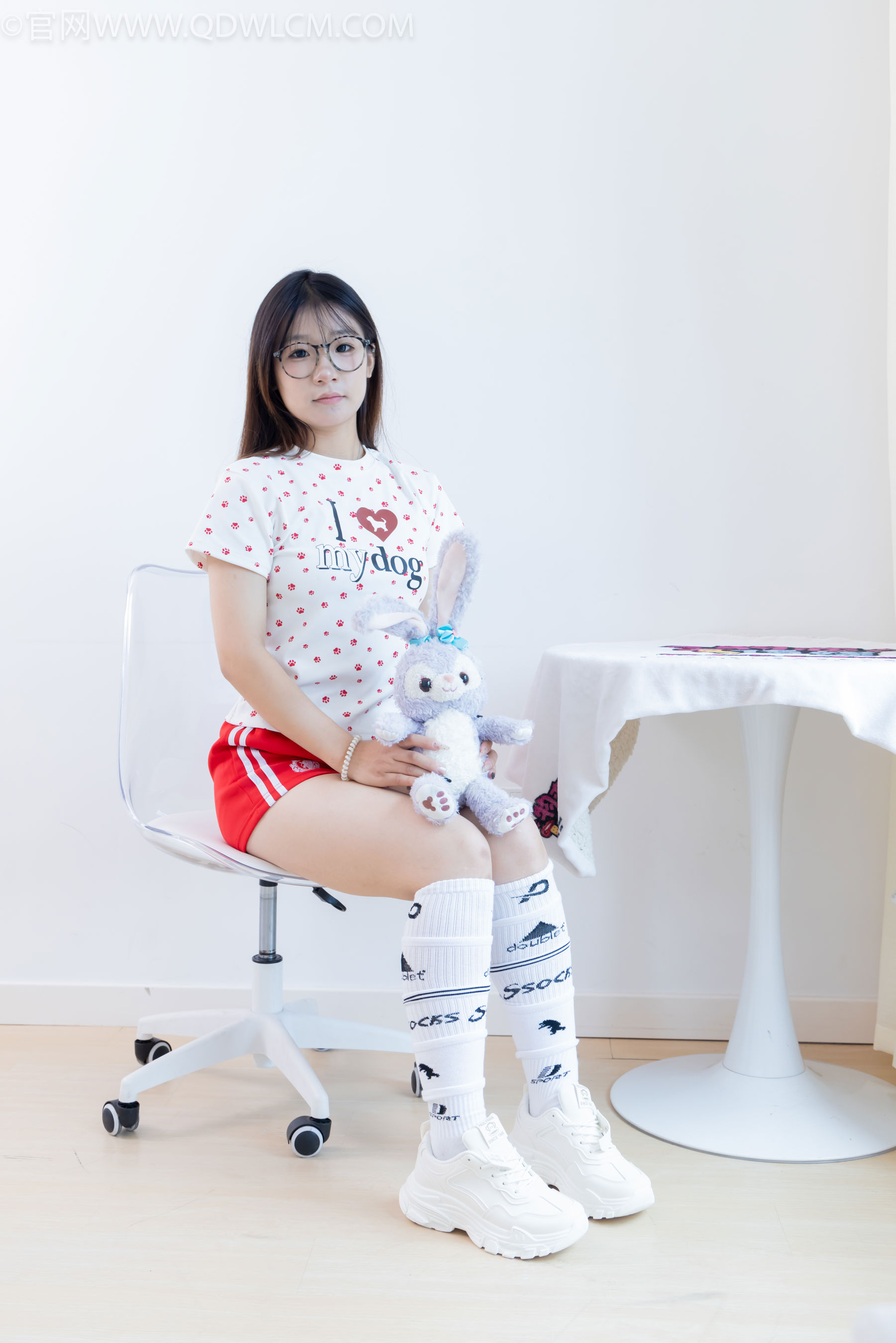 物恋传媒 No.2482 小可 - 运动鞋、白棉袜、裸足/(165P)