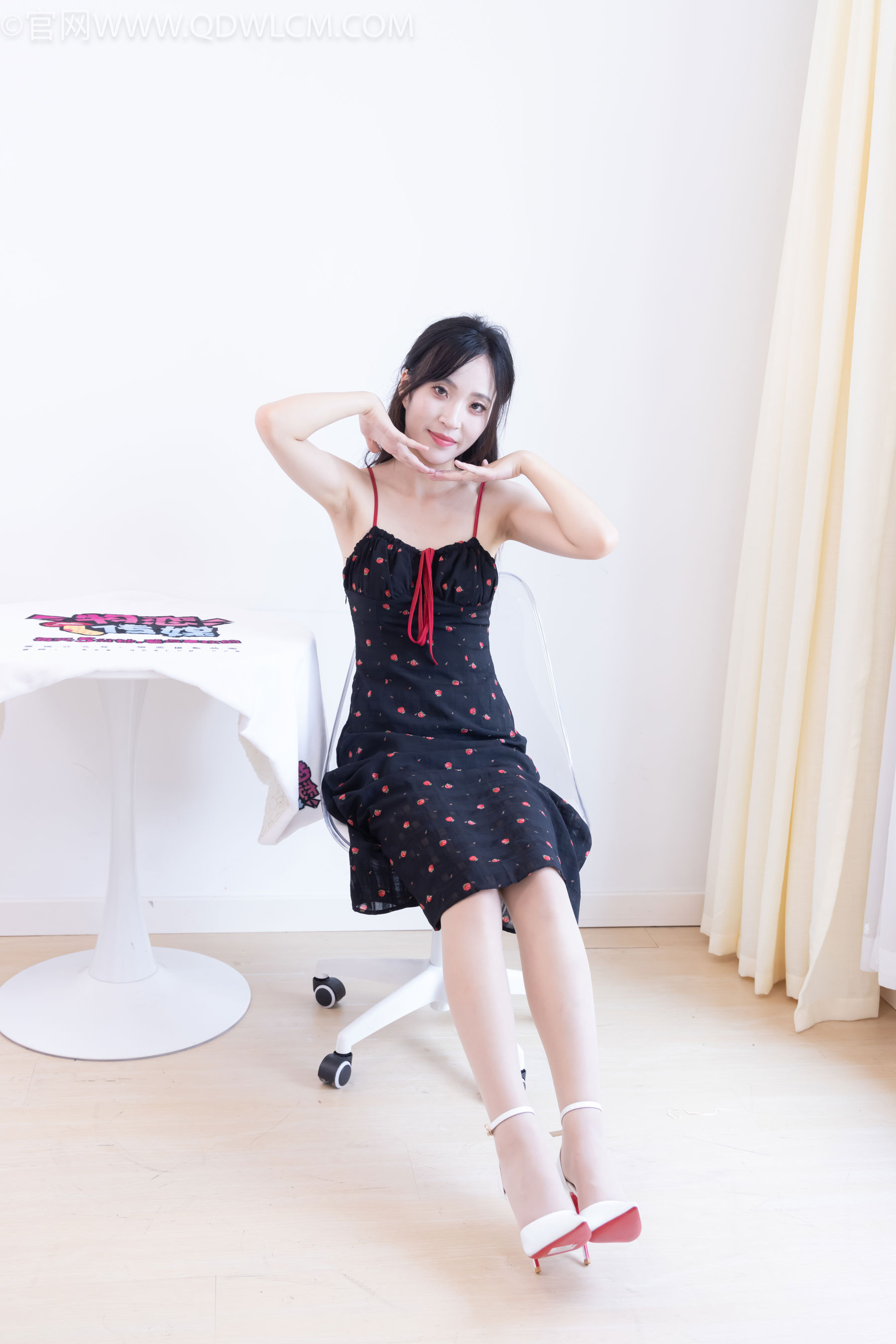 物恋传媒 No.2481 辣辣 - 高跟鞋、薄肉丝/(150P)