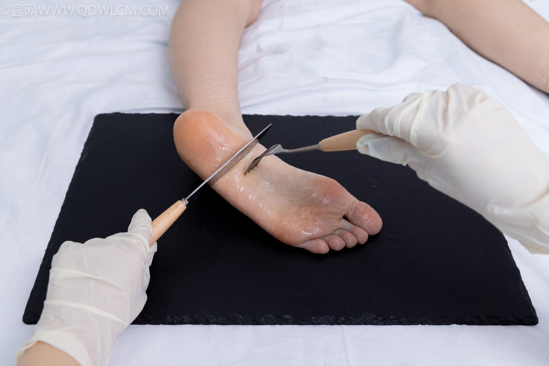 物恋传媒 No.2486 菜菜 - 高跟鞋、厚黑丝、裸足/(284P)