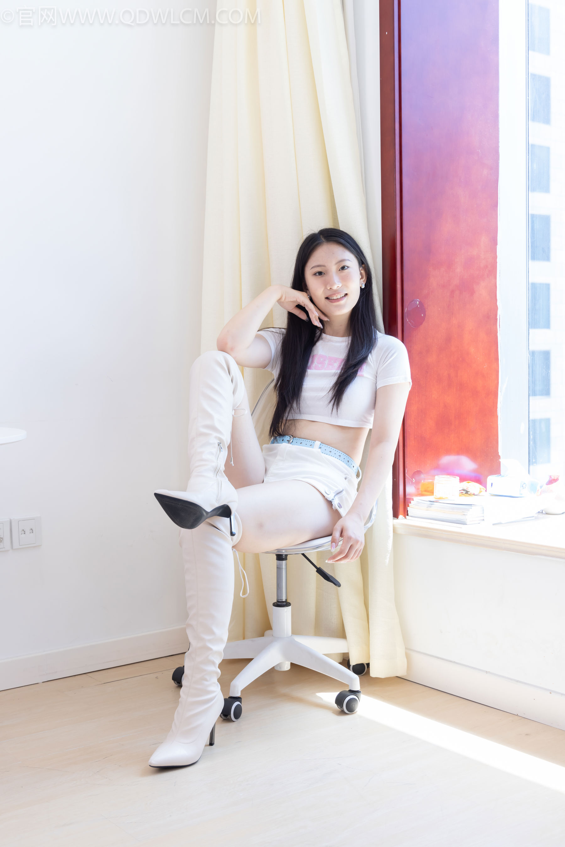 物恋传媒 No.2488 奶糖 - 高跟长靴、白棉袜、裸足/(180P)