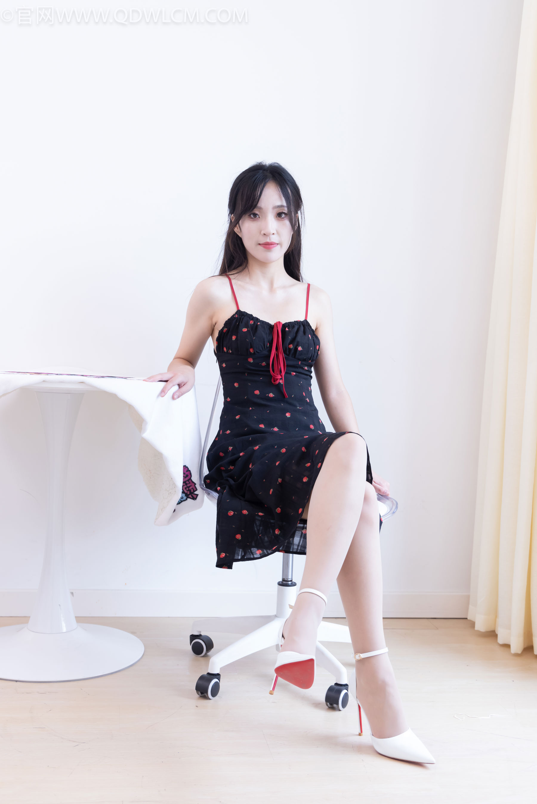 物恋传媒 No.2481 辣辣 - 高跟鞋、薄肉丝/(150P)