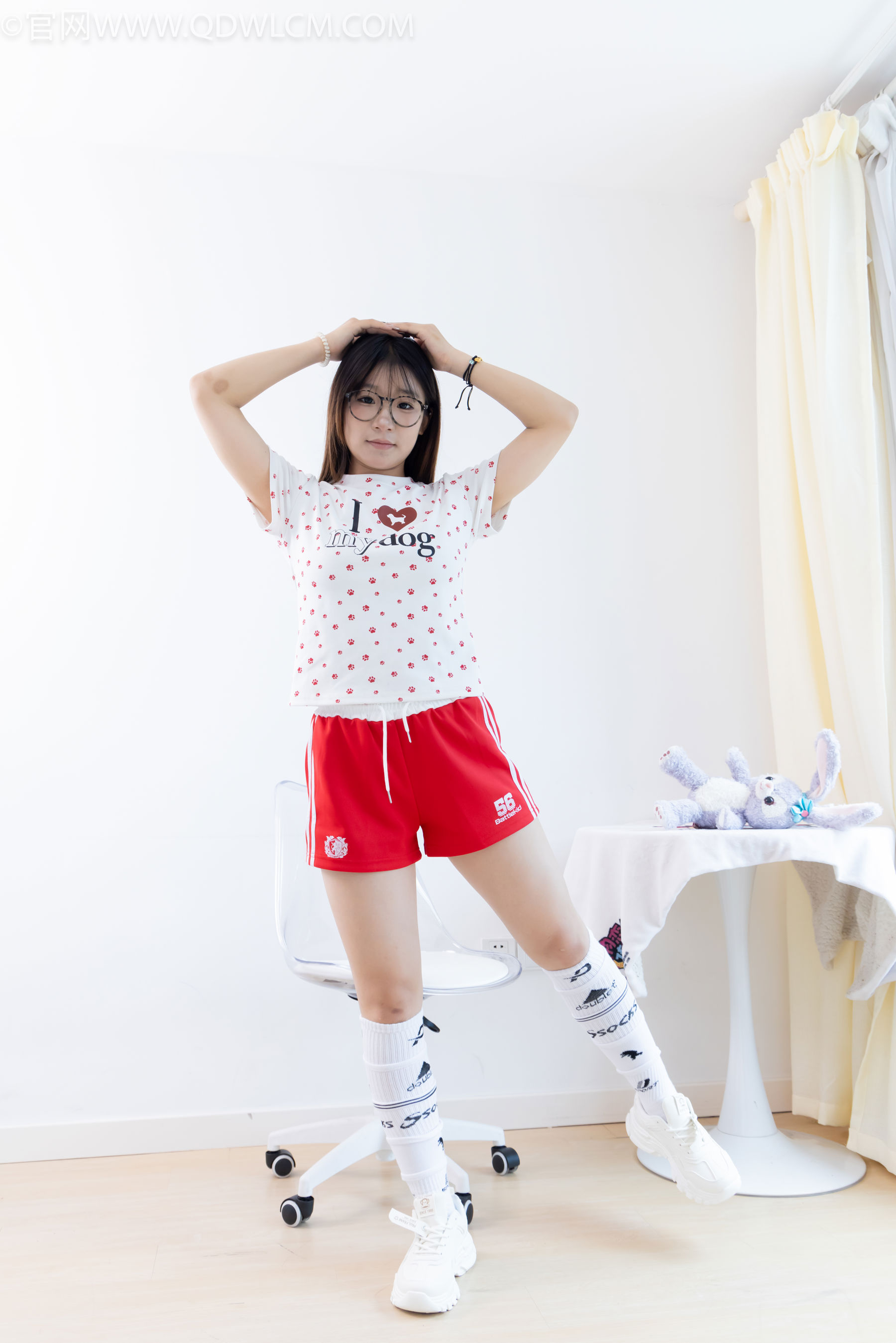 物恋传媒 No.2482 小可 - 运动鞋、白棉袜、裸足/(165P)