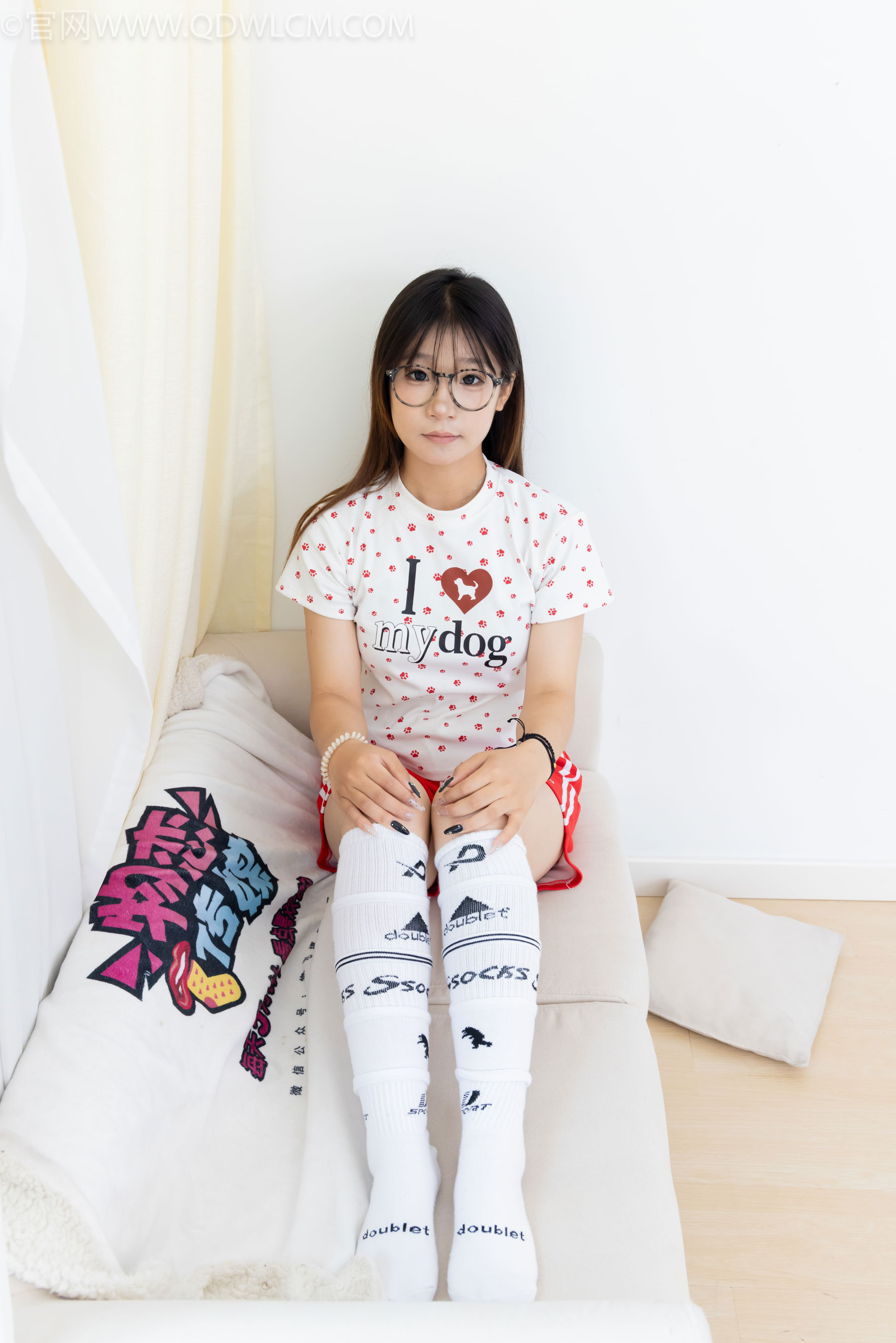 物恋传媒 No.2482 小可 - 运动鞋、白棉袜、裸足/(165P)