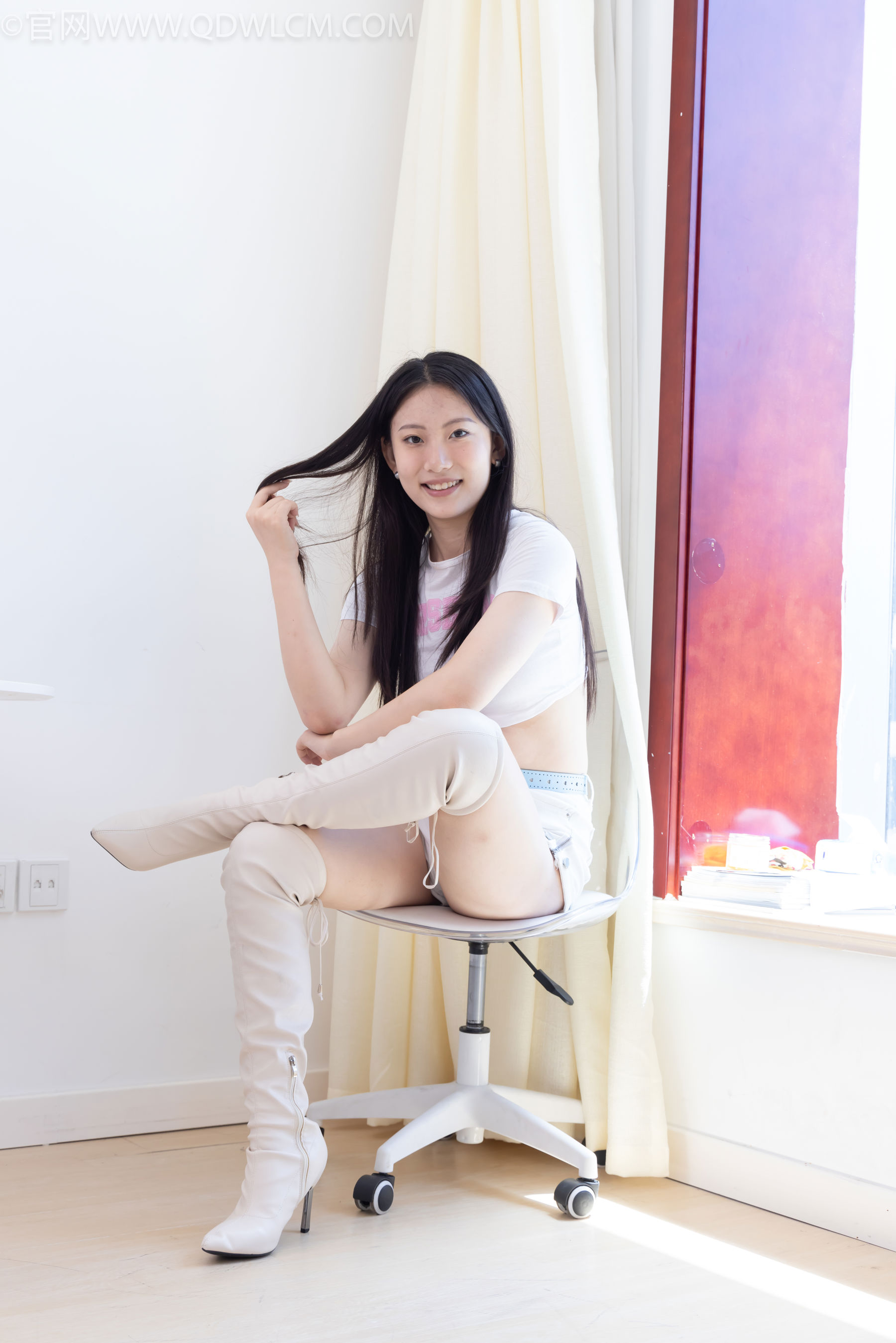 物恋传媒 No.2488 奶糖 - 高跟长靴、白棉袜、裸足/(180P)