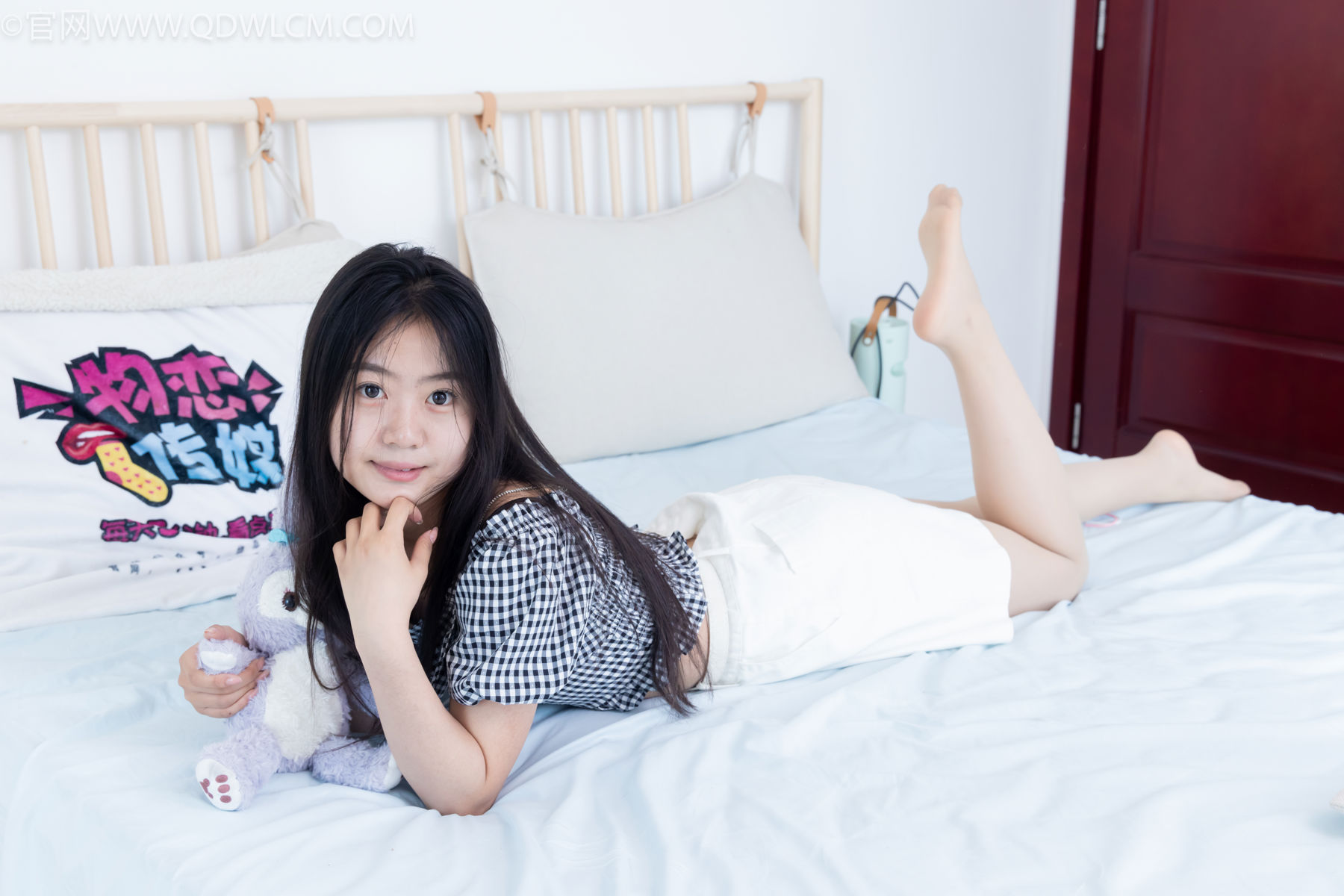 物恋传媒 No.2484 芋头 - 三双高跟凉鞋、薄肉丝、裸足/(151P)