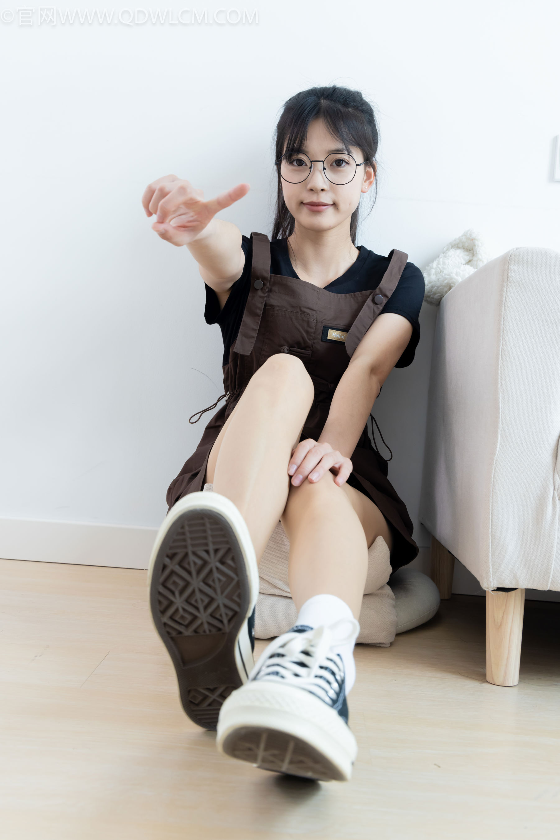 物恋传媒 No.2483 茯苓 - 帆布鞋、白棉袜、薄肉丝/(171P)