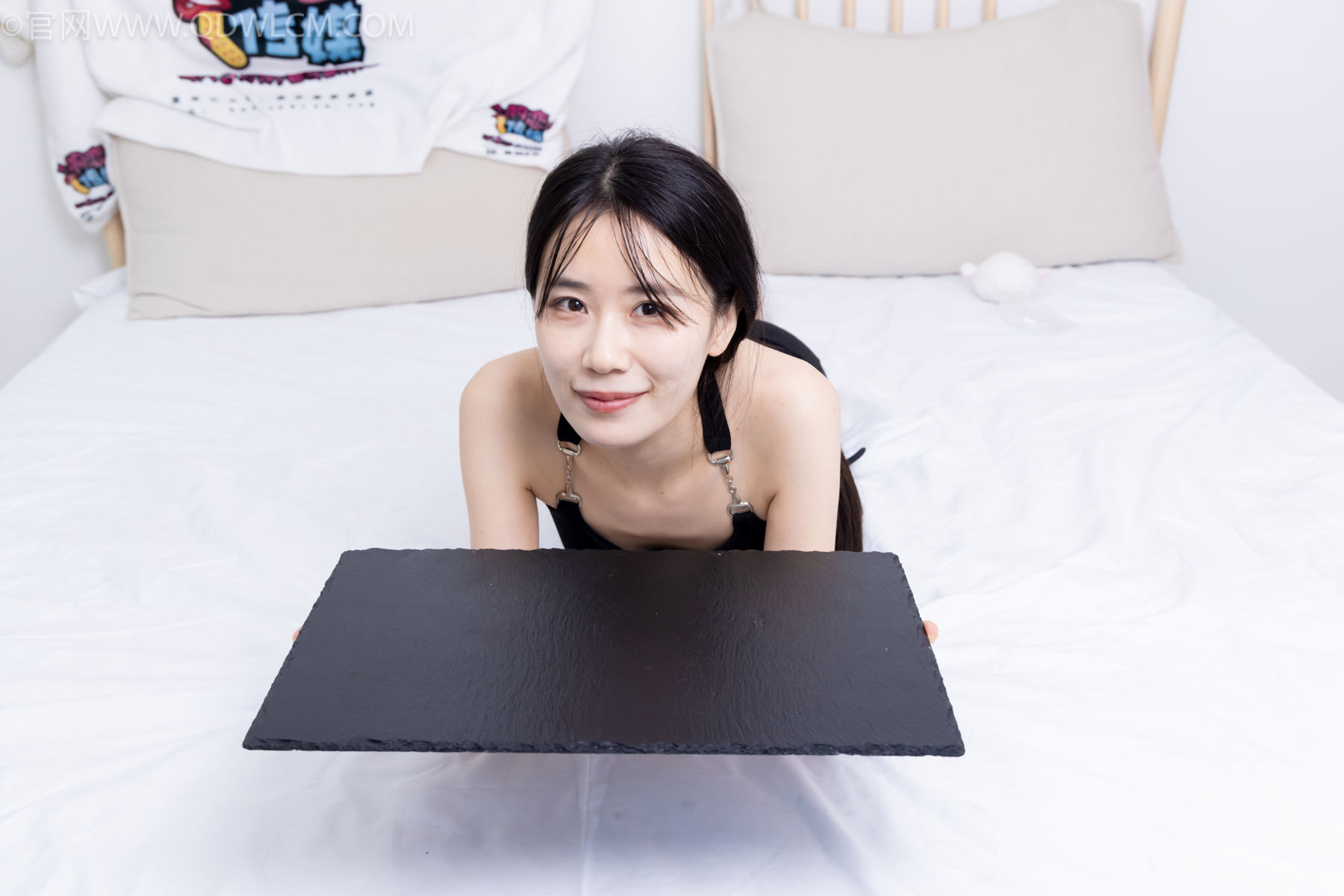 物恋传媒 No.2486 菜菜 - 高跟鞋、厚黑丝、裸足/(284P)