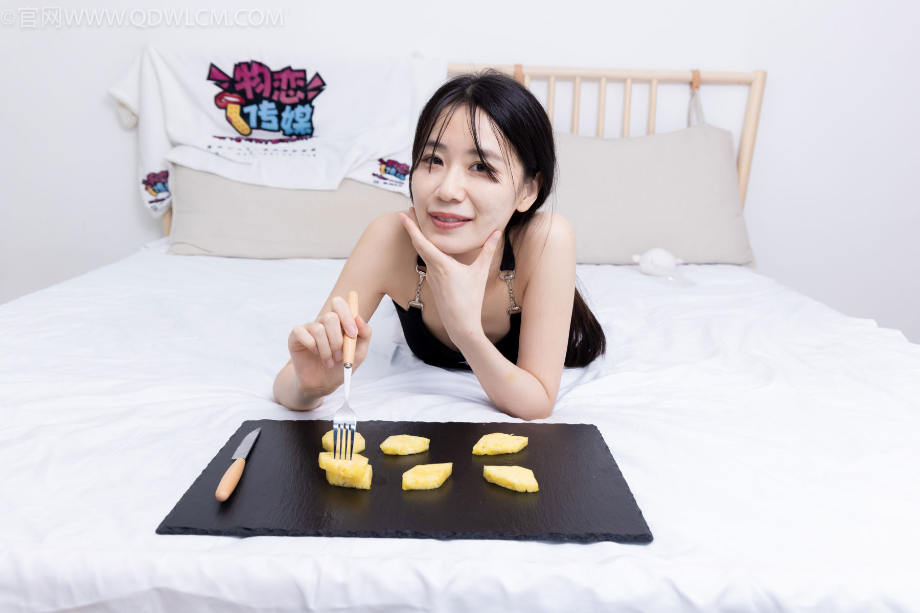 物恋传媒 No.2486 菜菜 - 高跟鞋、厚黑丝、裸足/(284P)