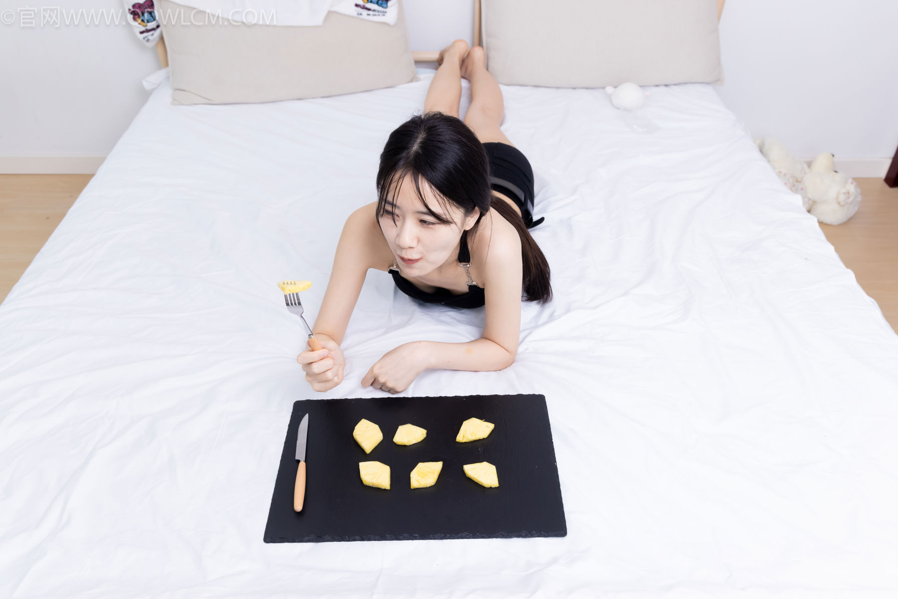 物恋传媒 No.2486 菜菜 - 高跟鞋、厚黑丝、裸足/(284P)