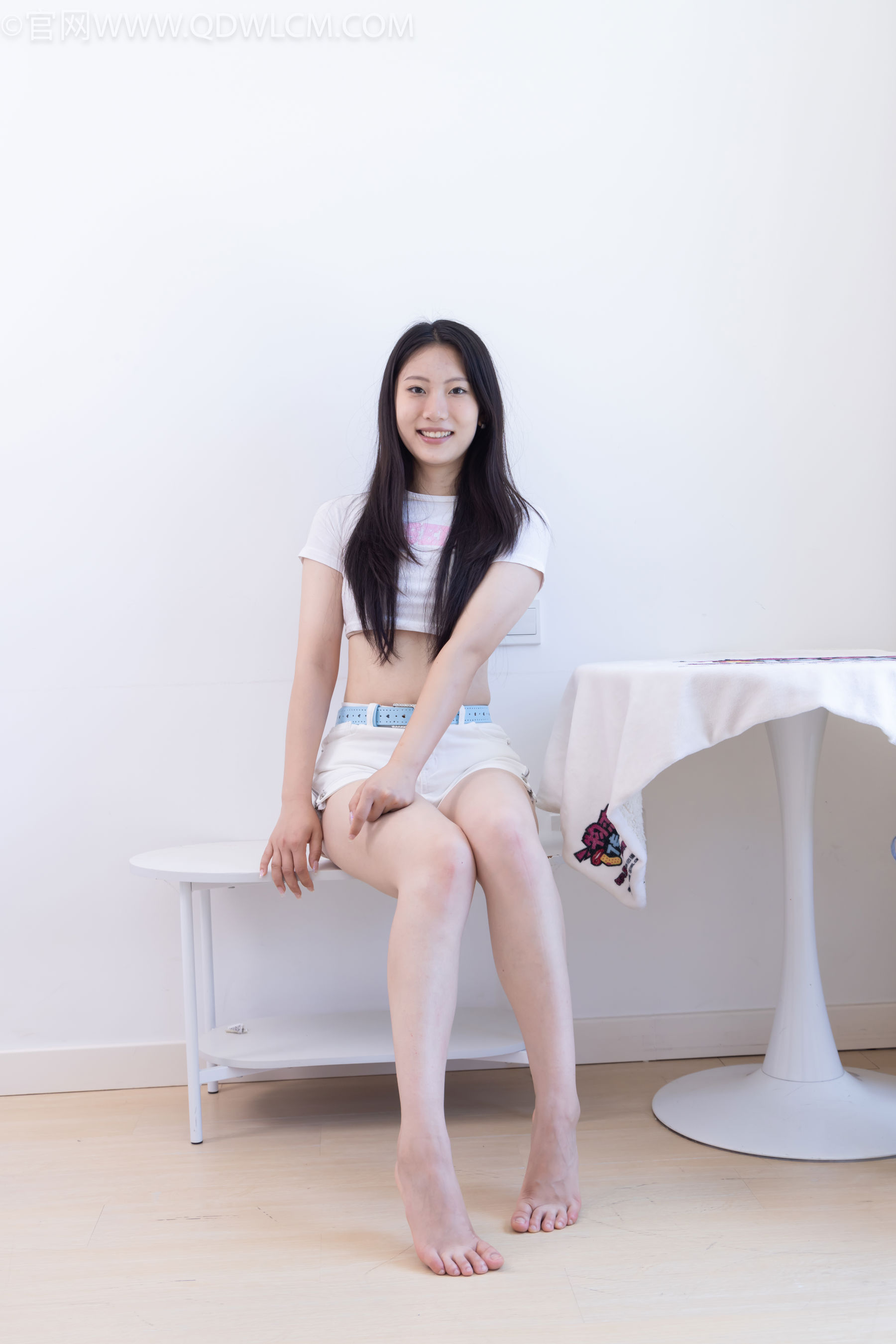 物恋传媒 No.2488 奶糖 - 高跟长靴、白棉袜、裸足/(180P)