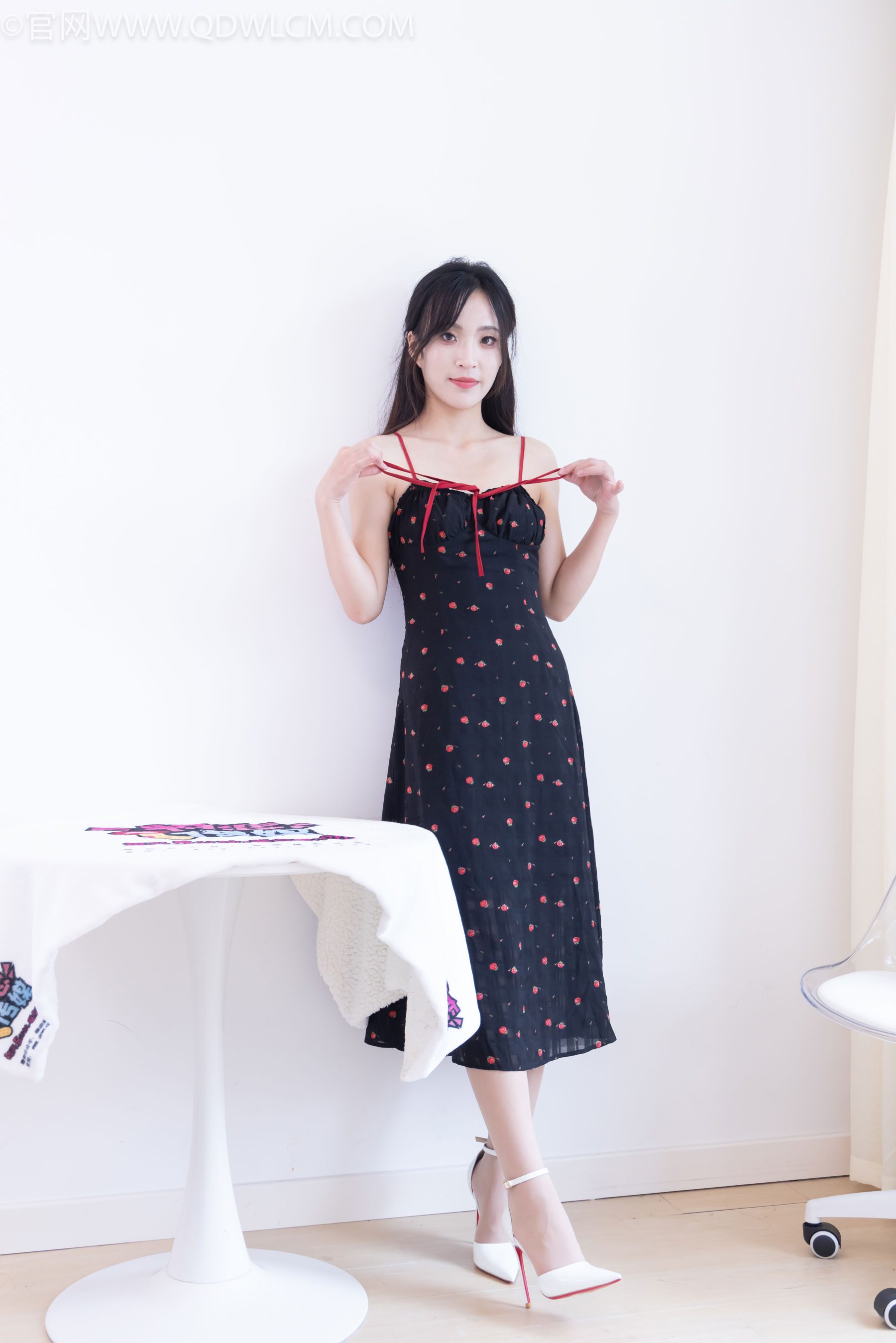 物恋传媒 No.2481 辣辣 - 高跟鞋、薄肉丝/(150P)