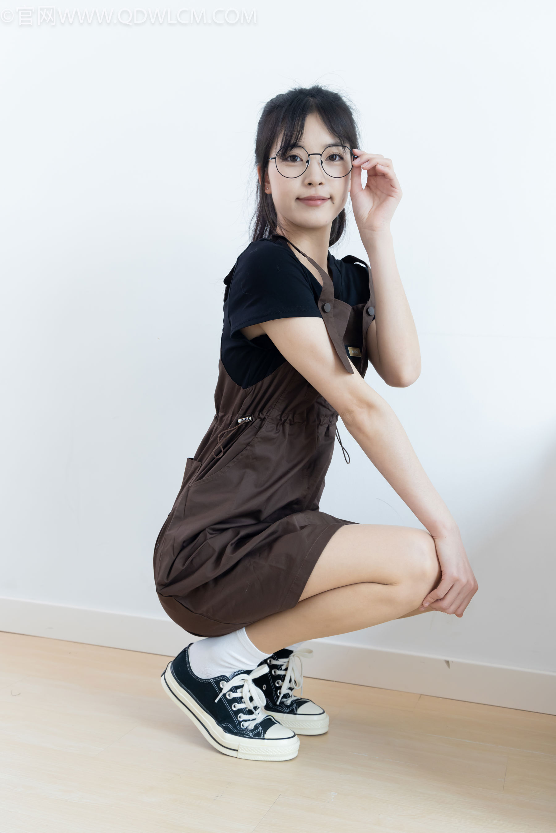 物恋传媒 No.2483 茯苓 - 帆布鞋、白棉袜、薄肉丝/(171P)