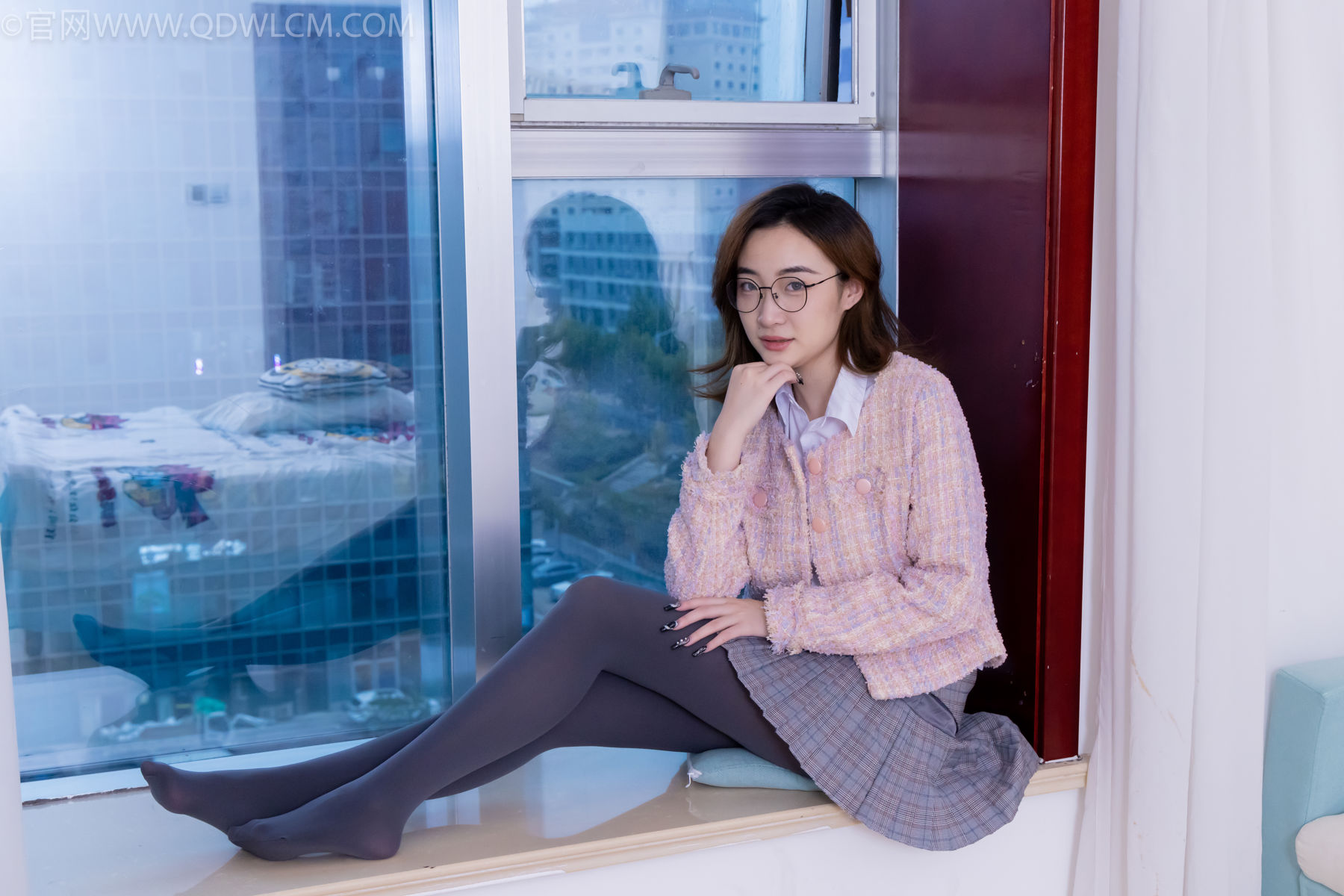 物恋传媒 No.2487 恬恬 - 高跟鞋、厚灰丝、老头乐挠脚剧情/(152P)