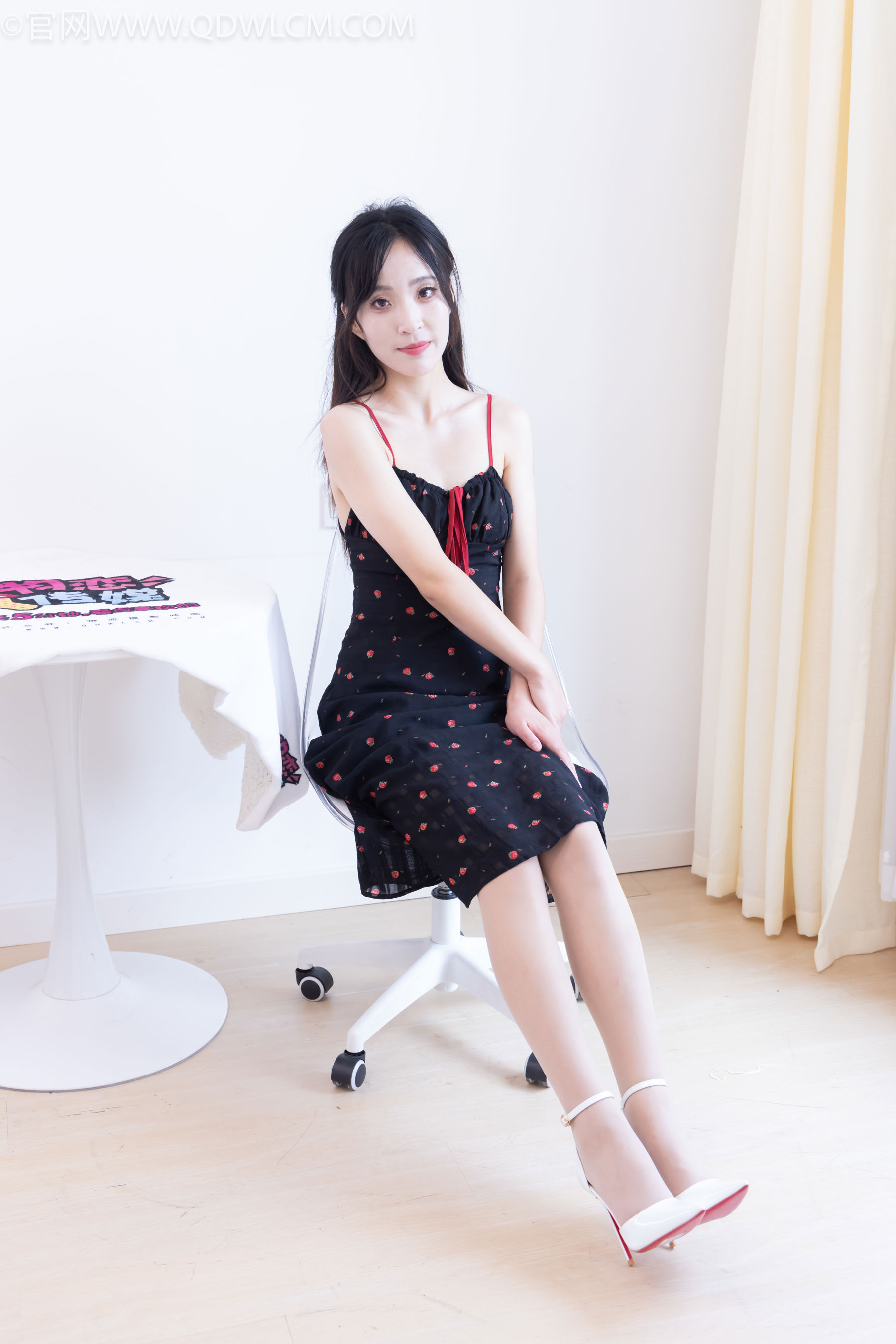 物恋传媒 No.2481 辣辣 - 高跟鞋、薄肉丝/(150P)