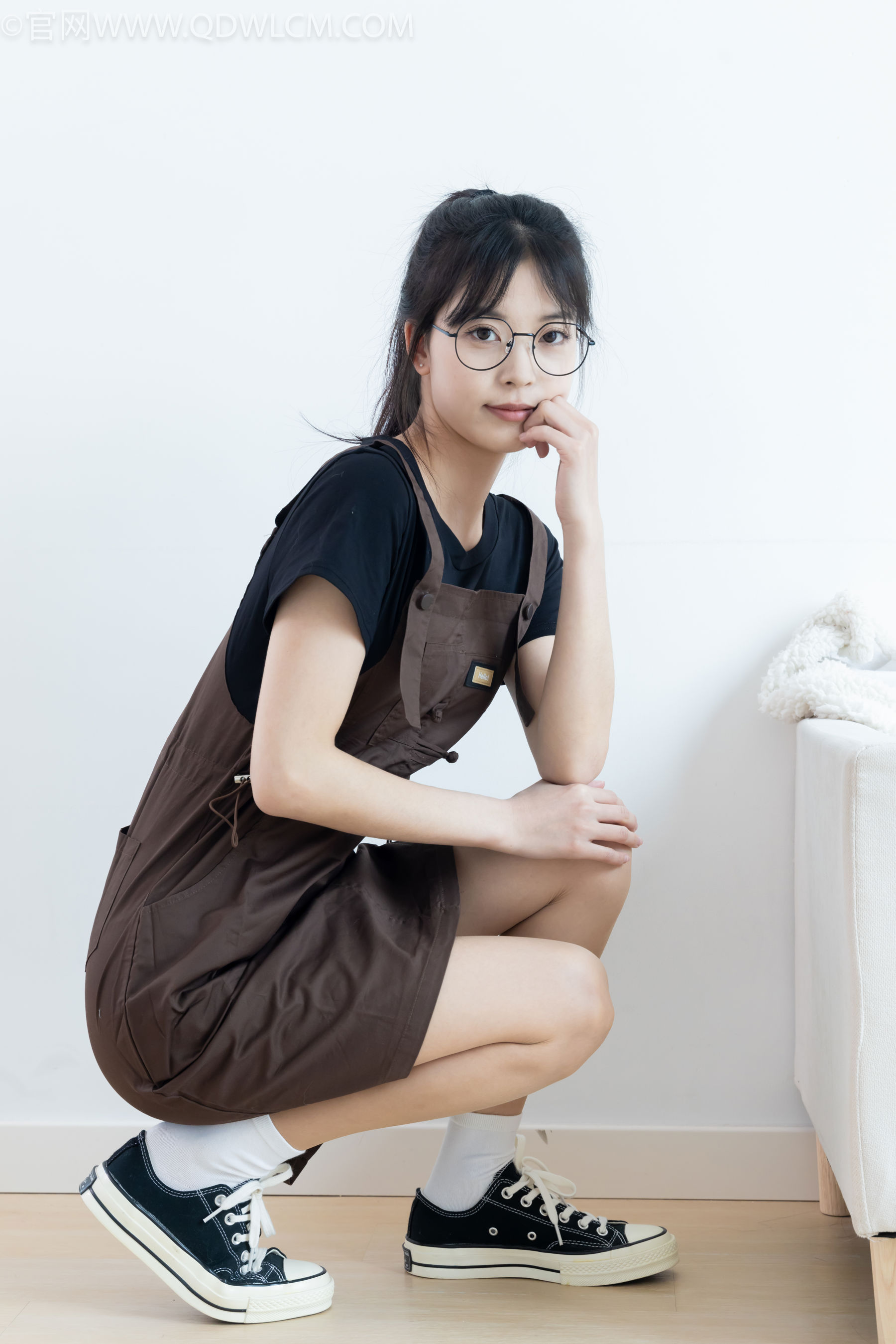 物恋传媒 No.2483 茯苓 - 帆布鞋、白棉袜、薄肉丝/(171P)