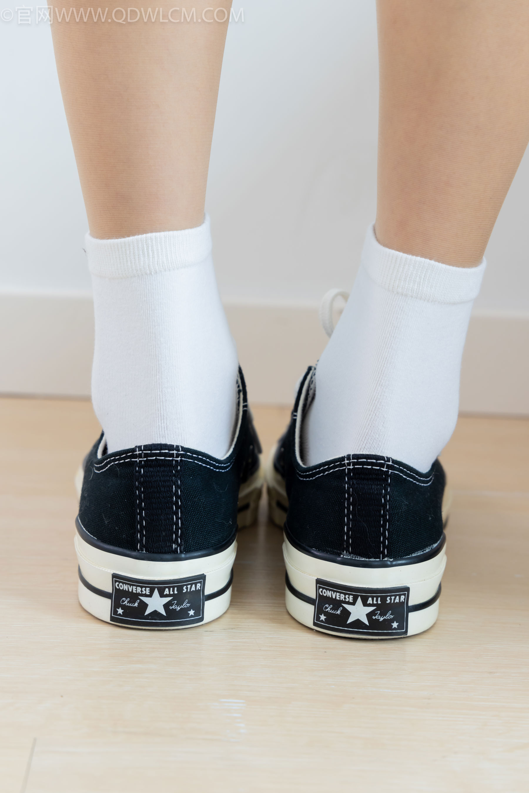 物恋传媒 No.2483 茯苓 - 帆布鞋、白棉袜、薄肉丝/(171P)