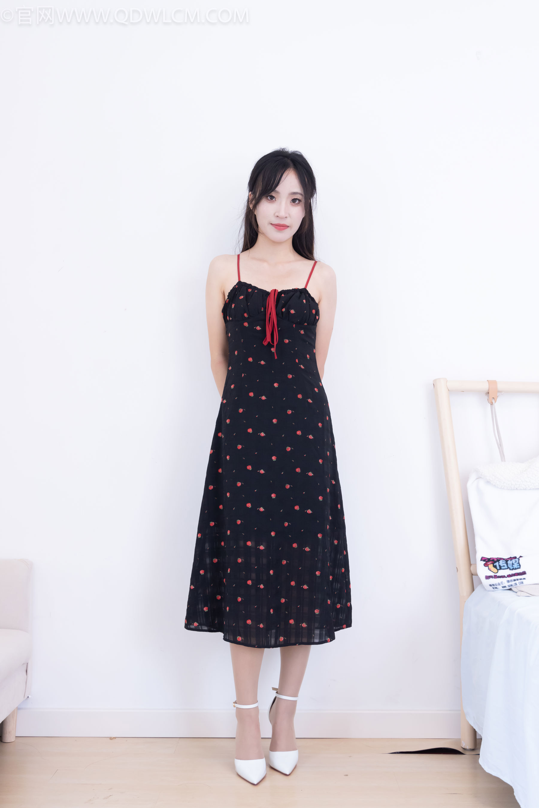 物恋传媒 No.2481 辣辣 - 高跟鞋、薄肉丝/(150P)