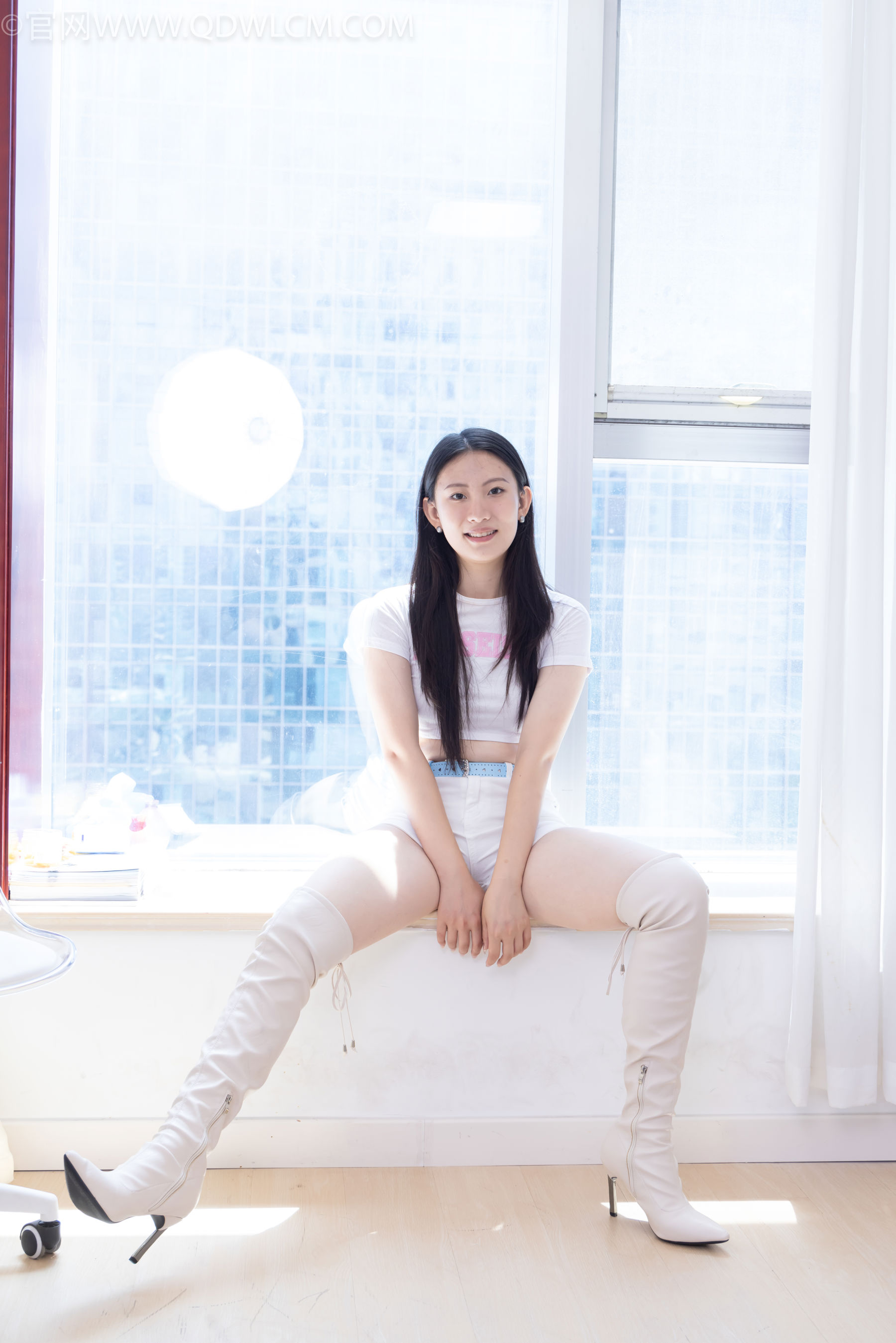 物恋传媒 No.2488 奶糖 - 高跟长靴、白棉袜、裸足/(180P)