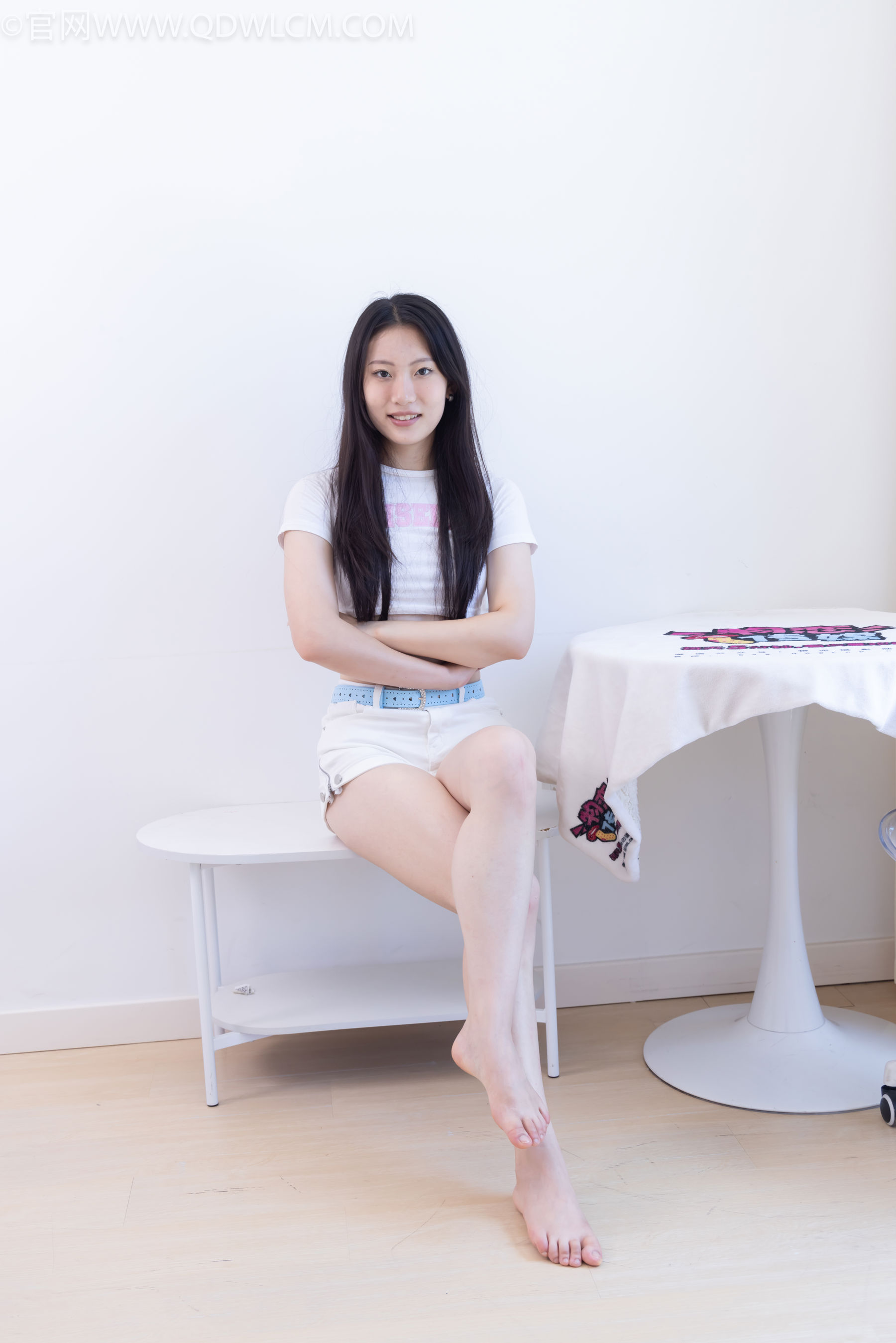 物恋传媒 No.2488 奶糖 - 高跟长靴、白棉袜、裸足/(180P)