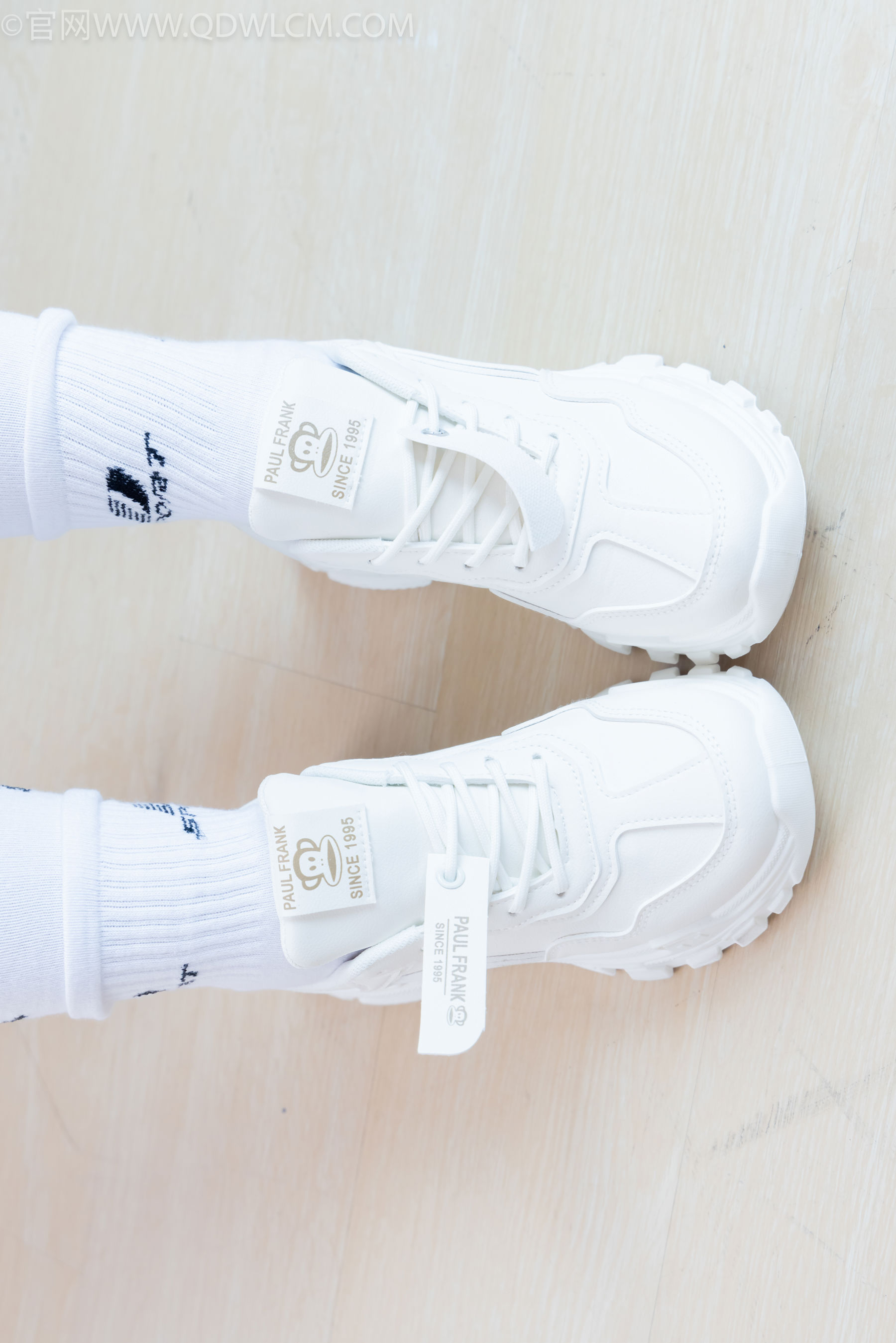 物恋传媒 No.2482 小可 - 运动鞋、白棉袜、裸足/(165P)