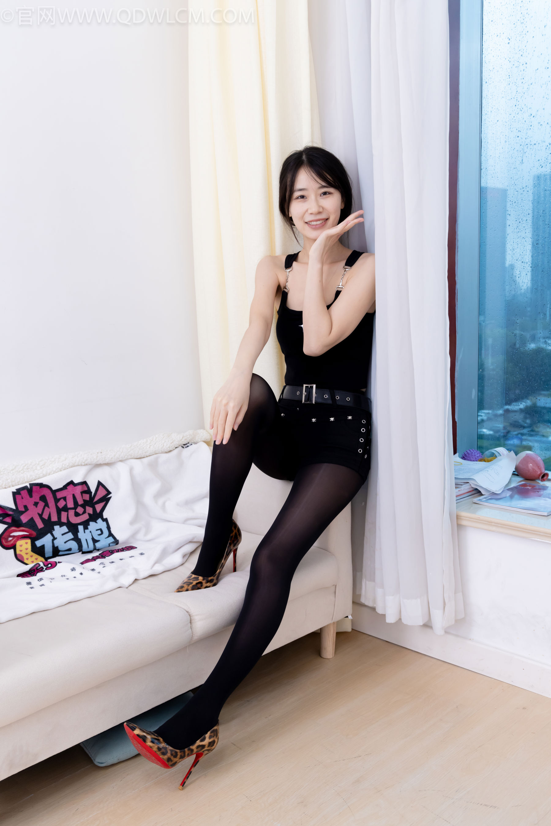 物恋传媒 No.2486 菜菜 - 高跟鞋、厚黑丝、裸足/(284P)