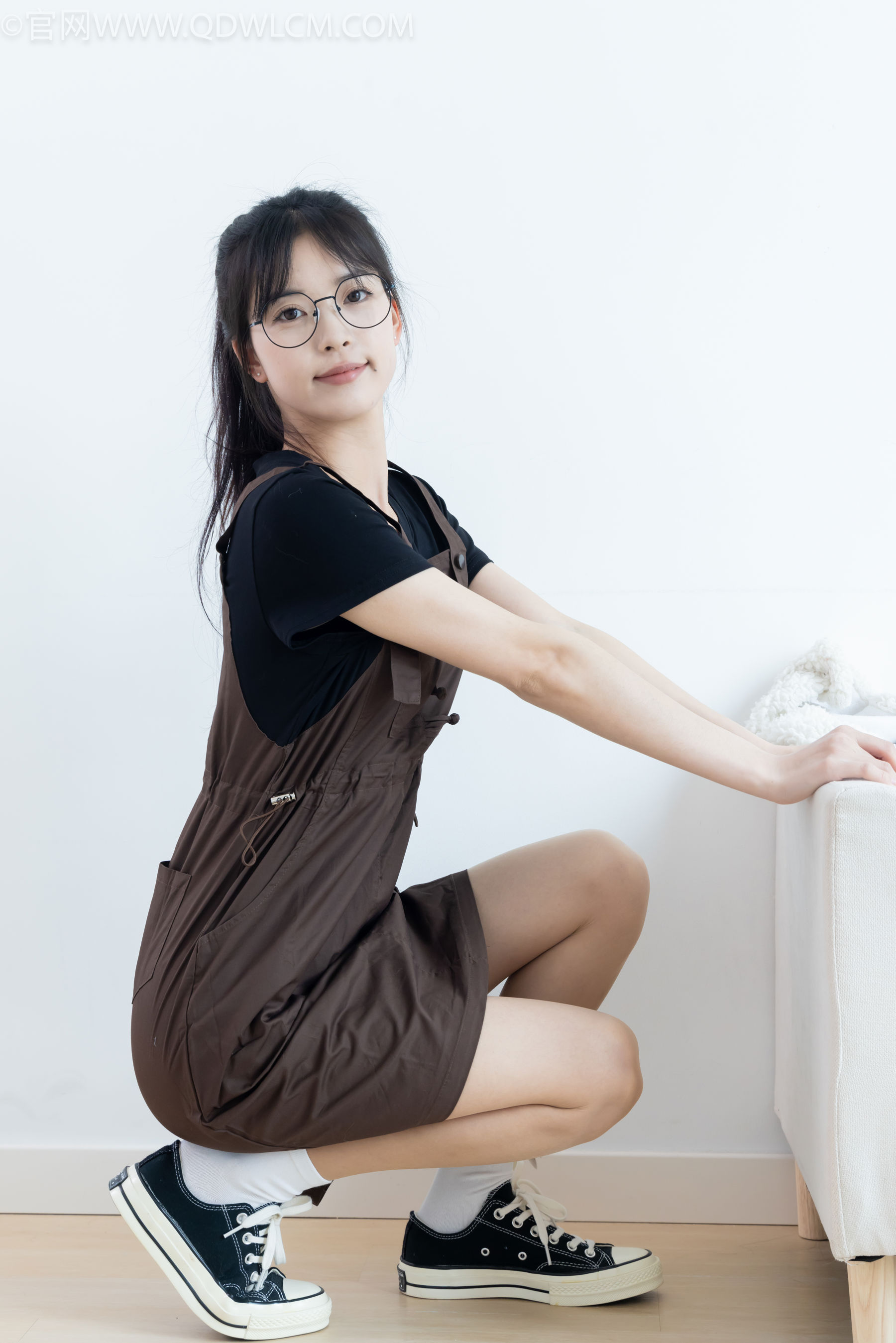 物恋传媒 No.2483 茯苓 - 帆布鞋、白棉袜、薄肉丝/(171P)