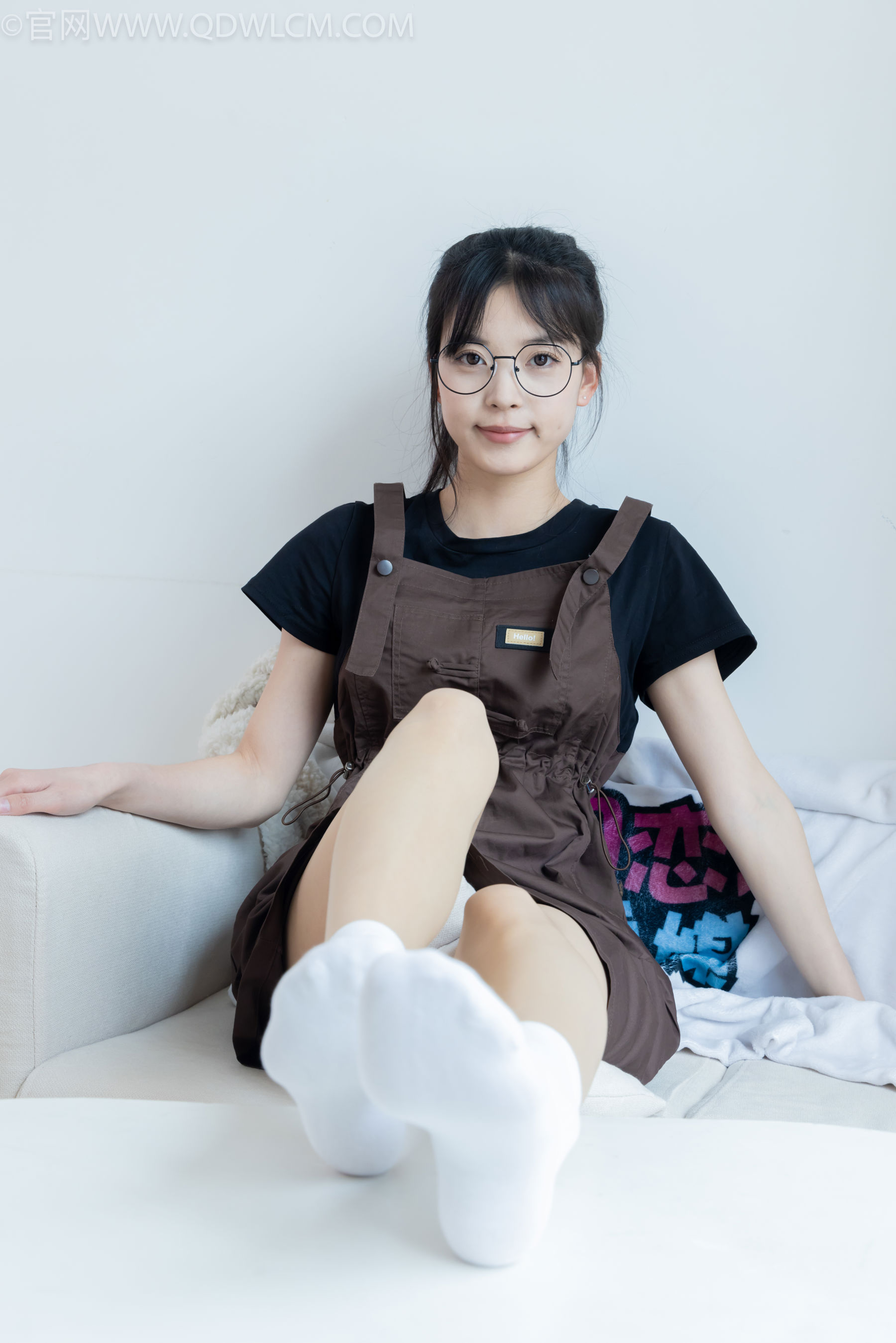 物恋传媒 No.2483 茯苓 - 帆布鞋、白棉袜、薄肉丝/(171P)