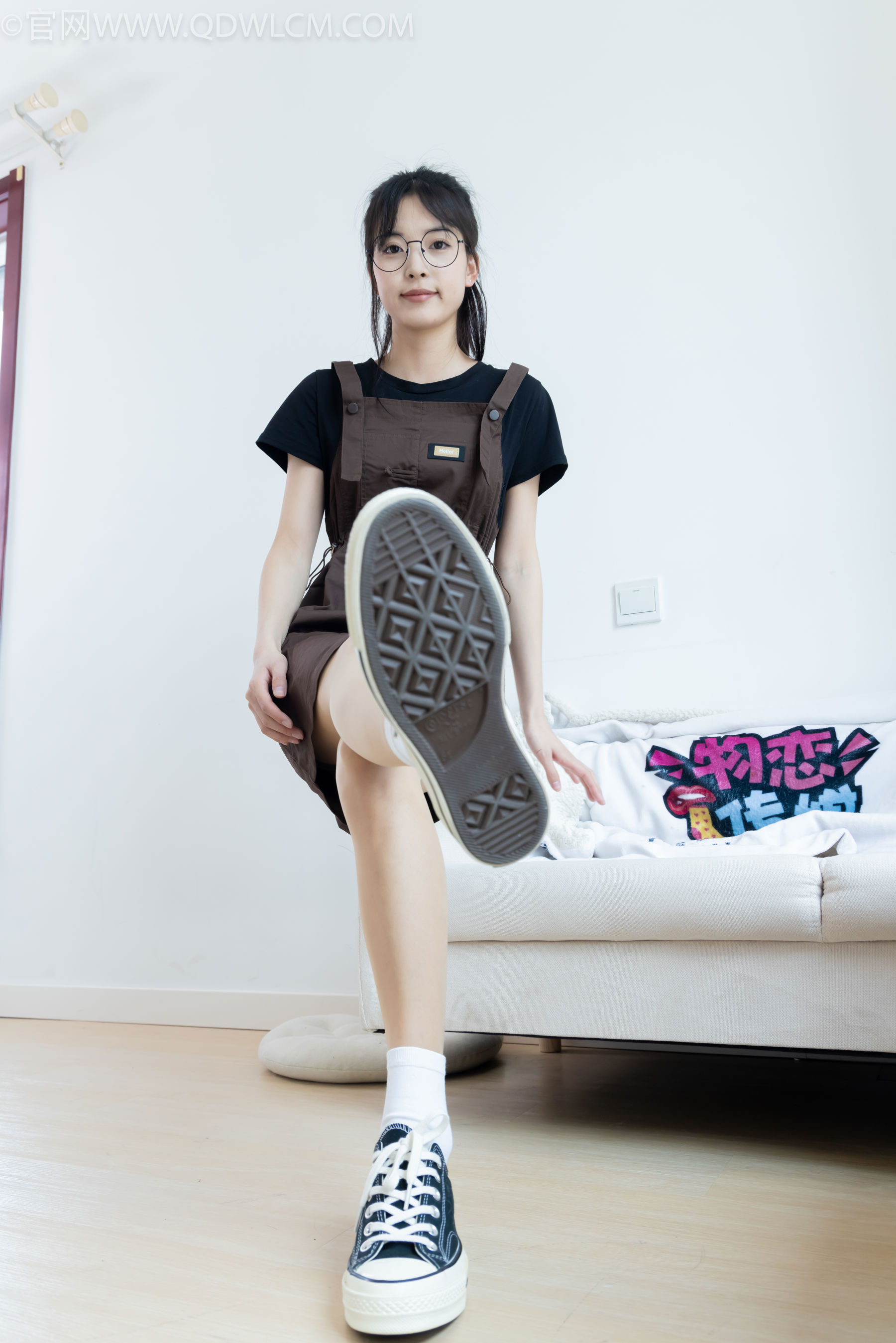 物恋传媒 No.2483 茯苓 - 帆布鞋、白棉袜、薄肉丝/(171P)