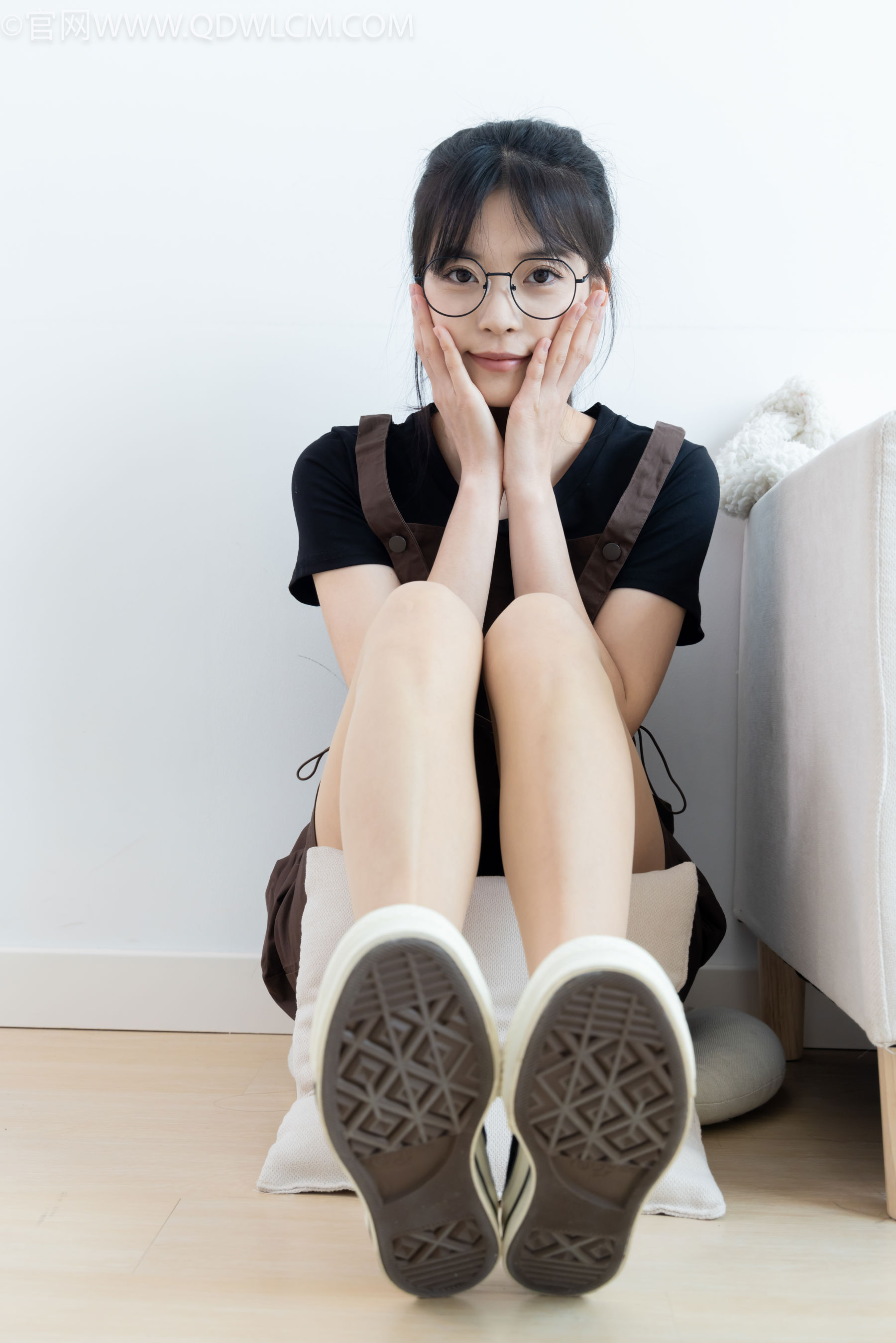 物恋传媒 No.2483 茯苓 - 帆布鞋、白棉袜、薄肉丝/(171P)