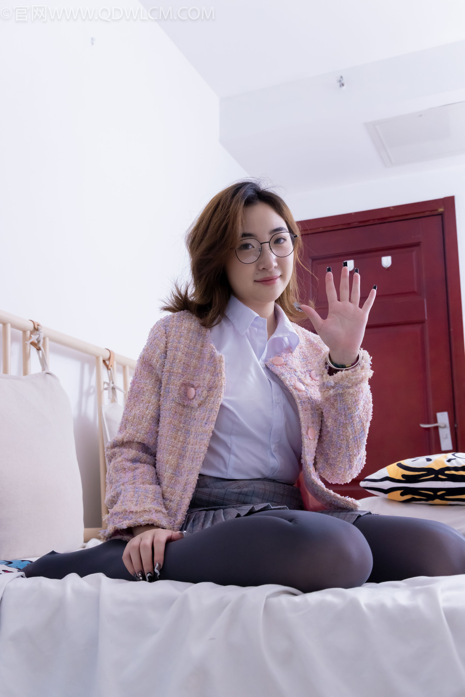 物恋传媒 No.2487 恬恬 - 高跟鞋、厚灰丝、老头乐挠脚剧情/(152P)