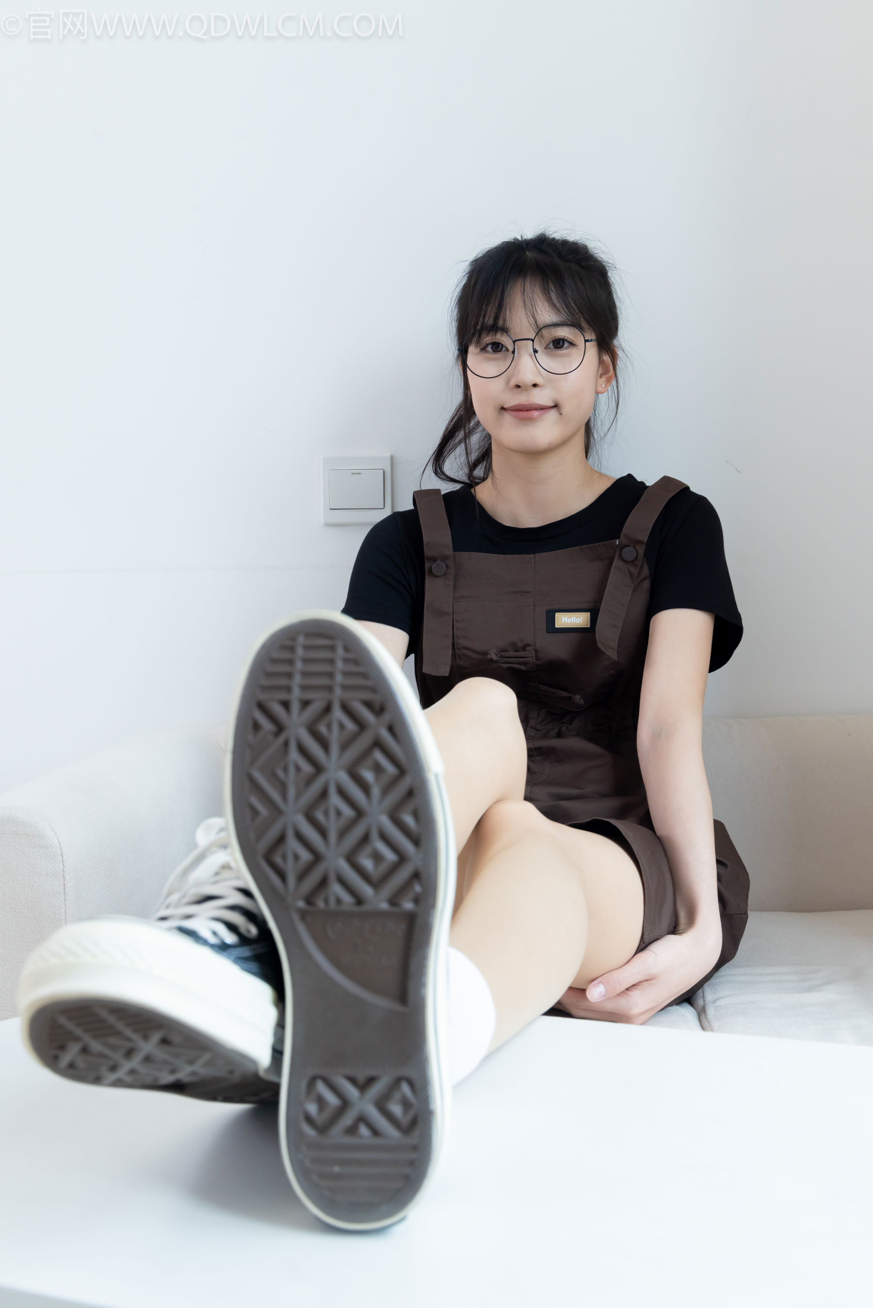 物恋传媒 No.2483 茯苓 - 帆布鞋、白棉袜、薄肉丝/(171P)