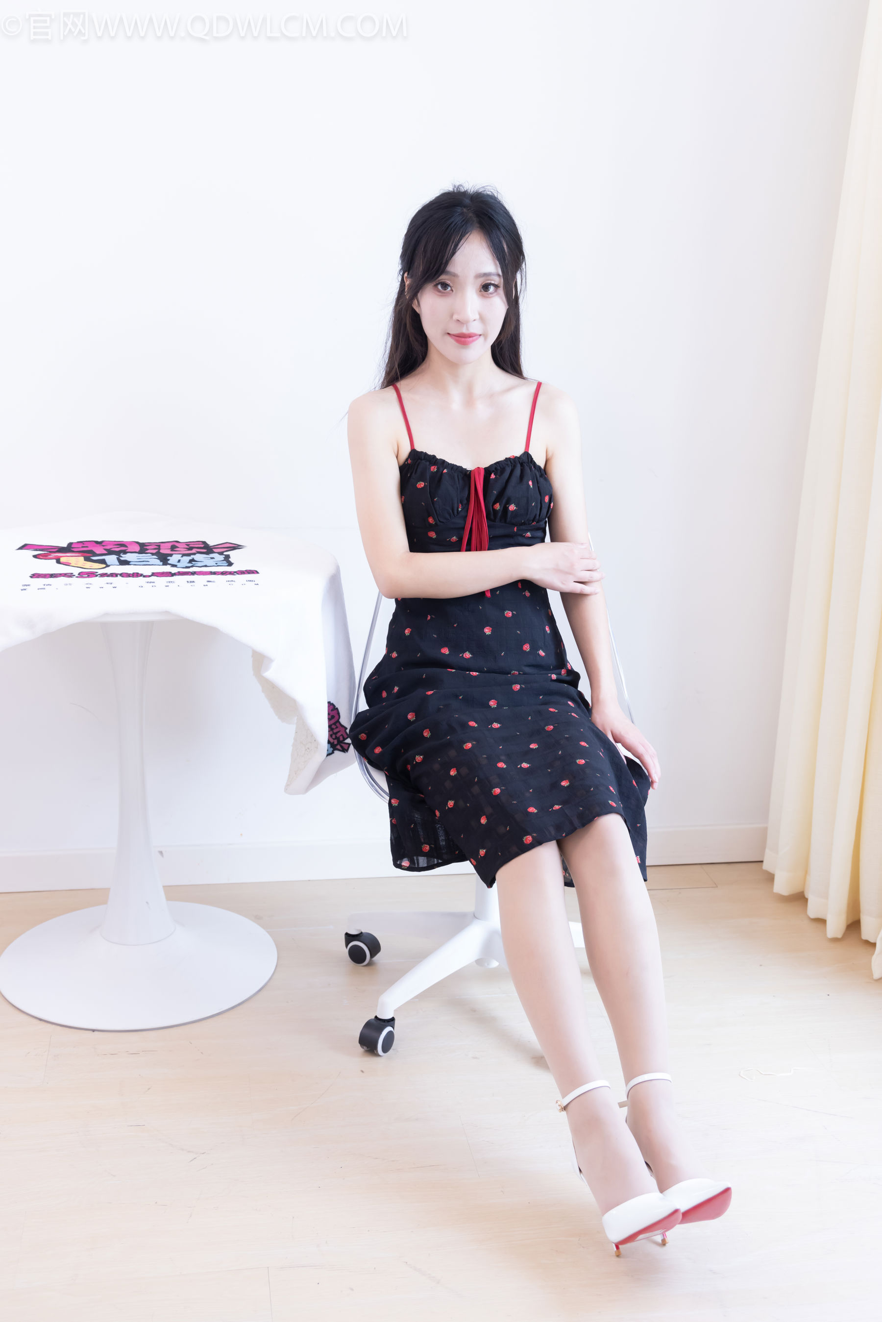 物恋传媒 No.2481 辣辣 - 高跟鞋、薄肉丝/(150P)