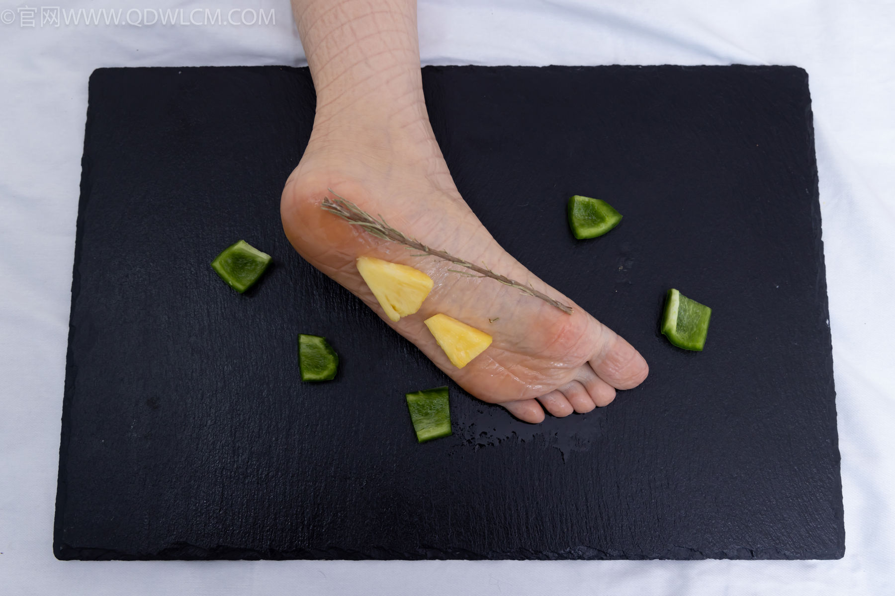 物恋传媒 No.2486 菜菜 - 高跟鞋、厚黑丝、裸足/(284P)